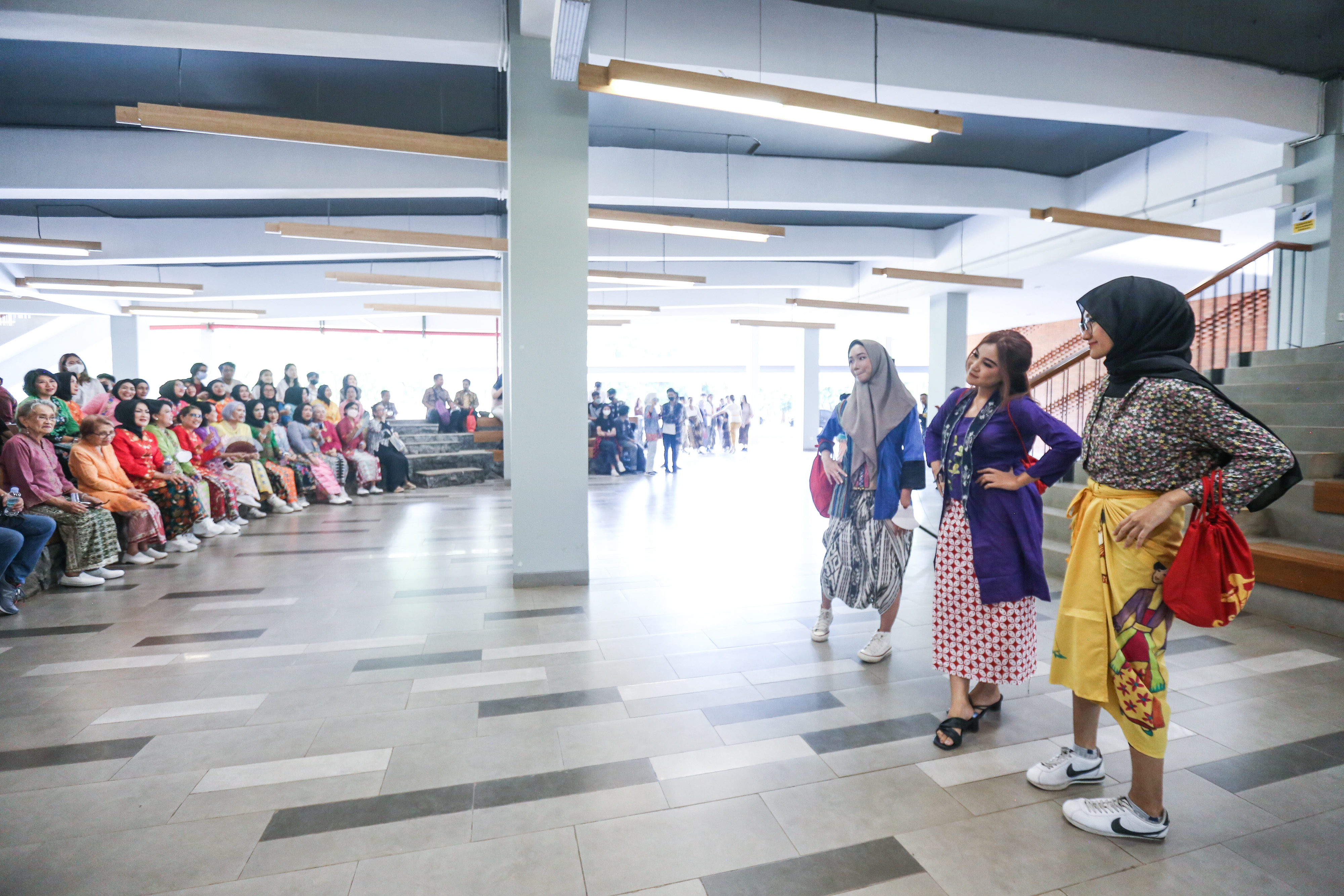 Pengenalan Kebaya Kepada Mahasiswa