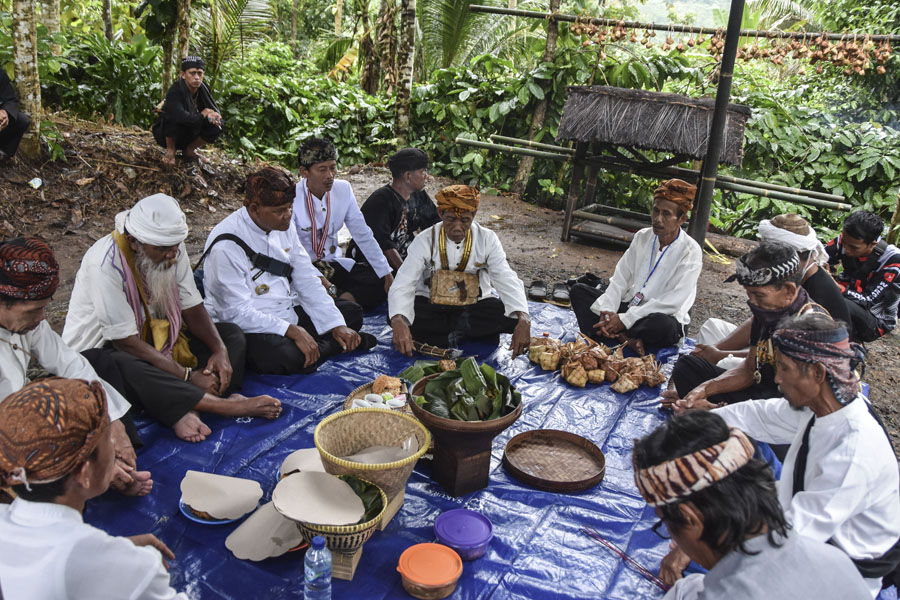 Tradisi Nyuguh Kampung Adat Kuta