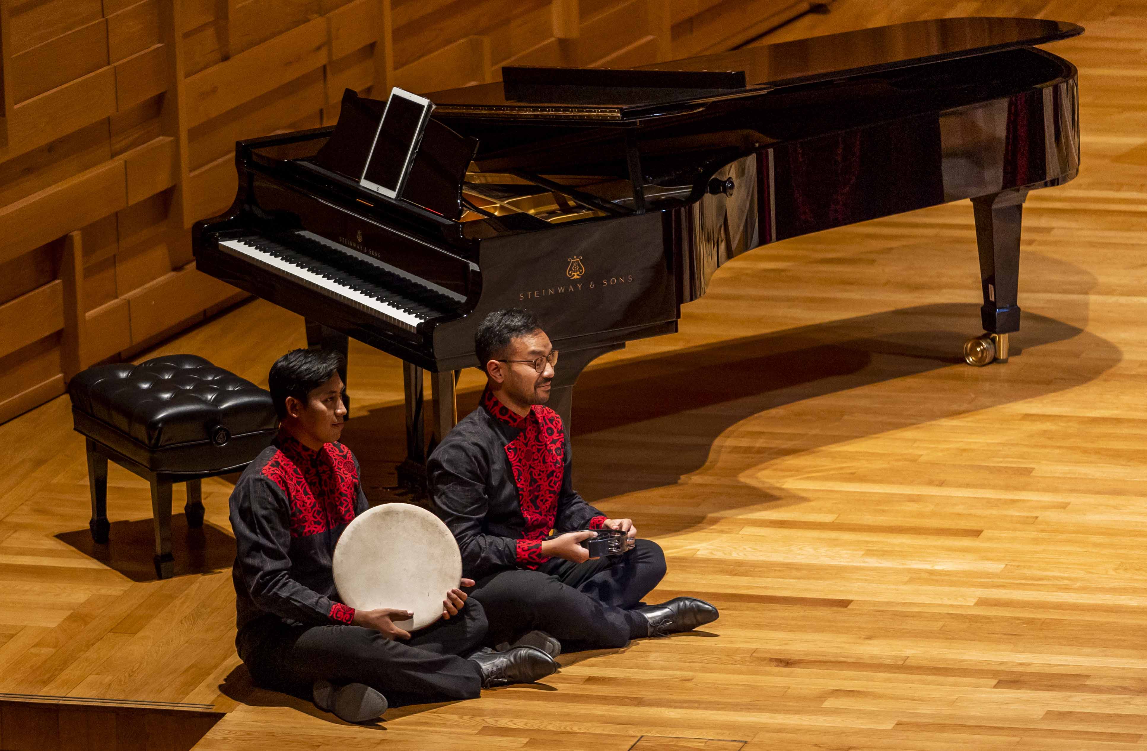 Pertunjukan Batavia Madrigal Singers di Singapura