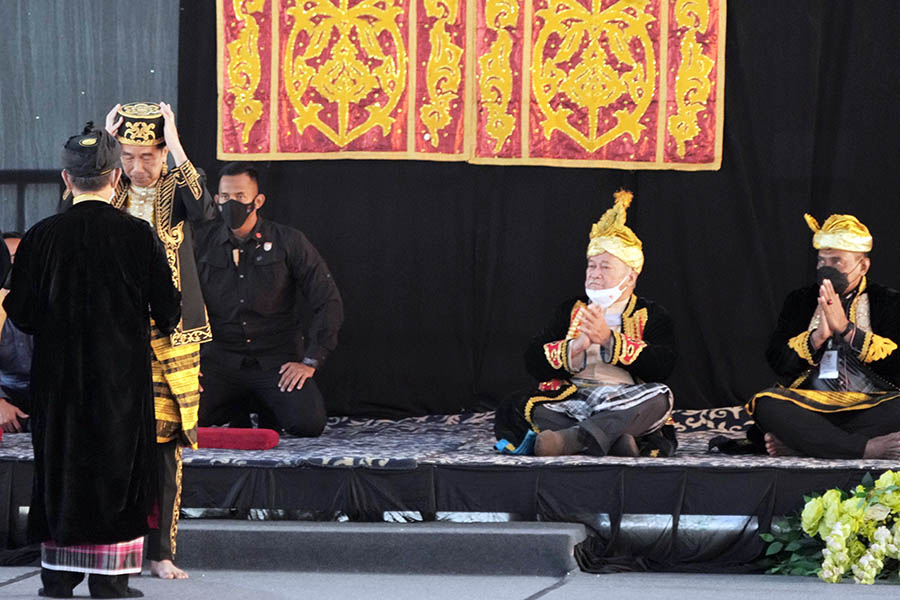 Presiden Jokowi Menerima Gelar Kehormatan dari Kesultanan Buton 