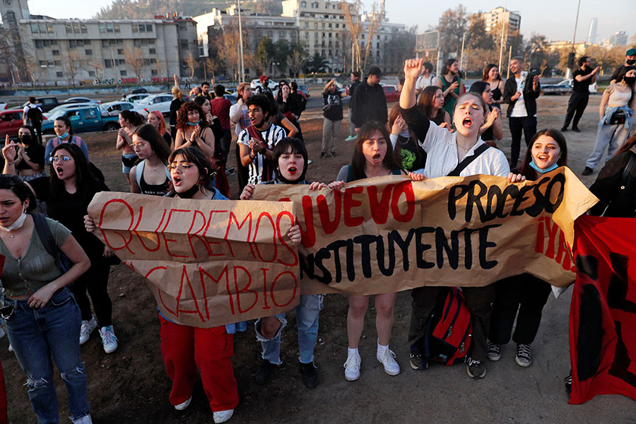 Tetap Menuntut Konstitusi Baru Walau Kalah di Referendum