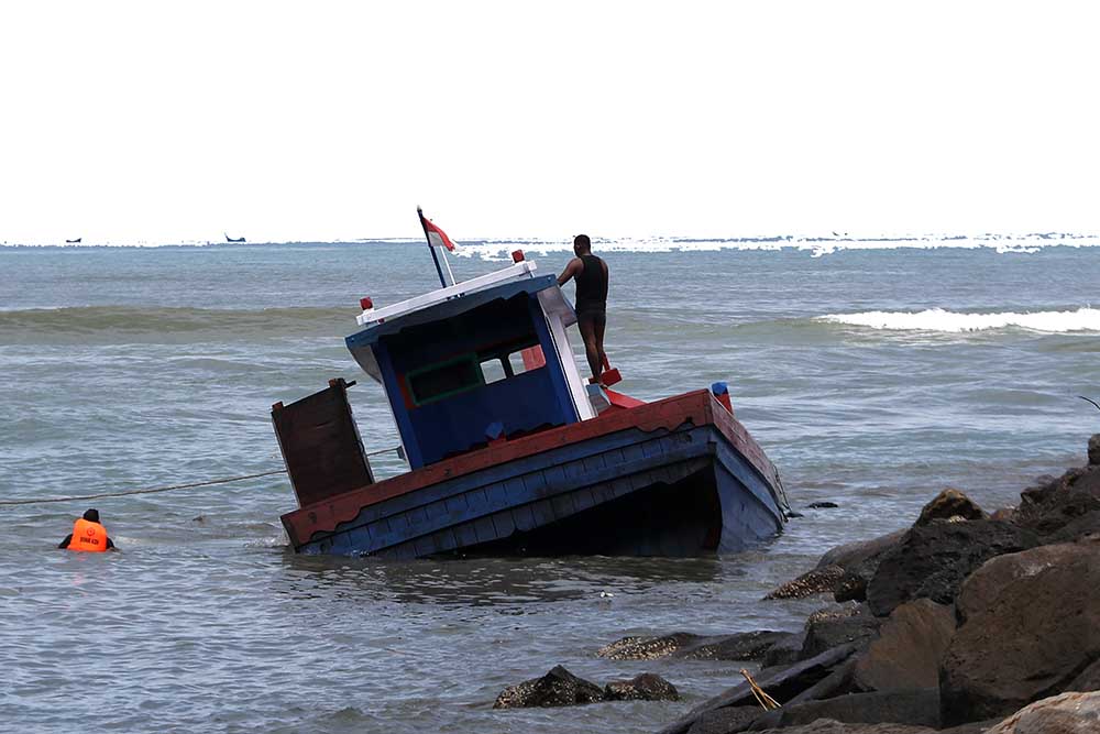 Evakuasi Kapal Karam