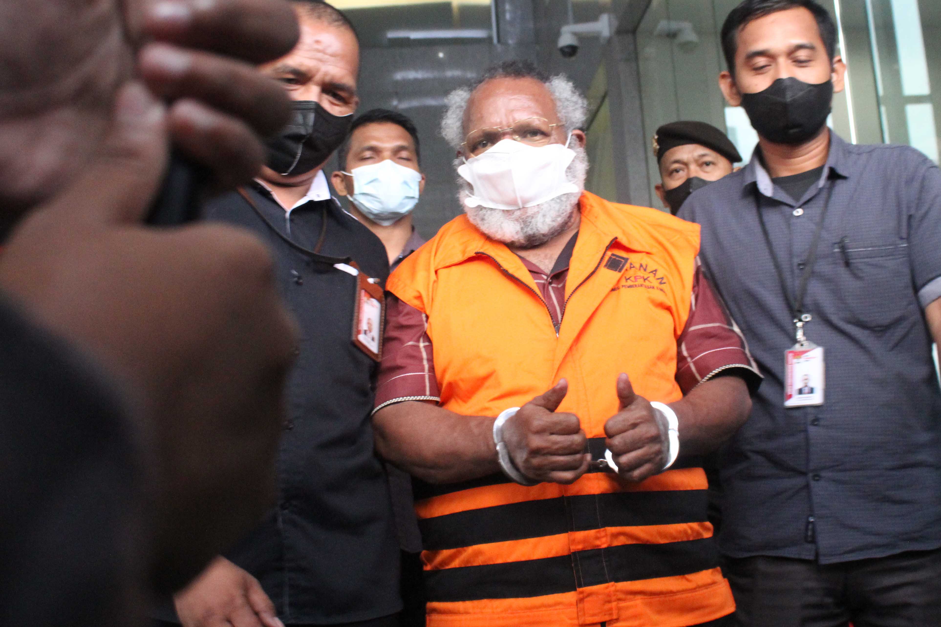 Pemeriksaan Bupati Mimika Eltinus Omaleng