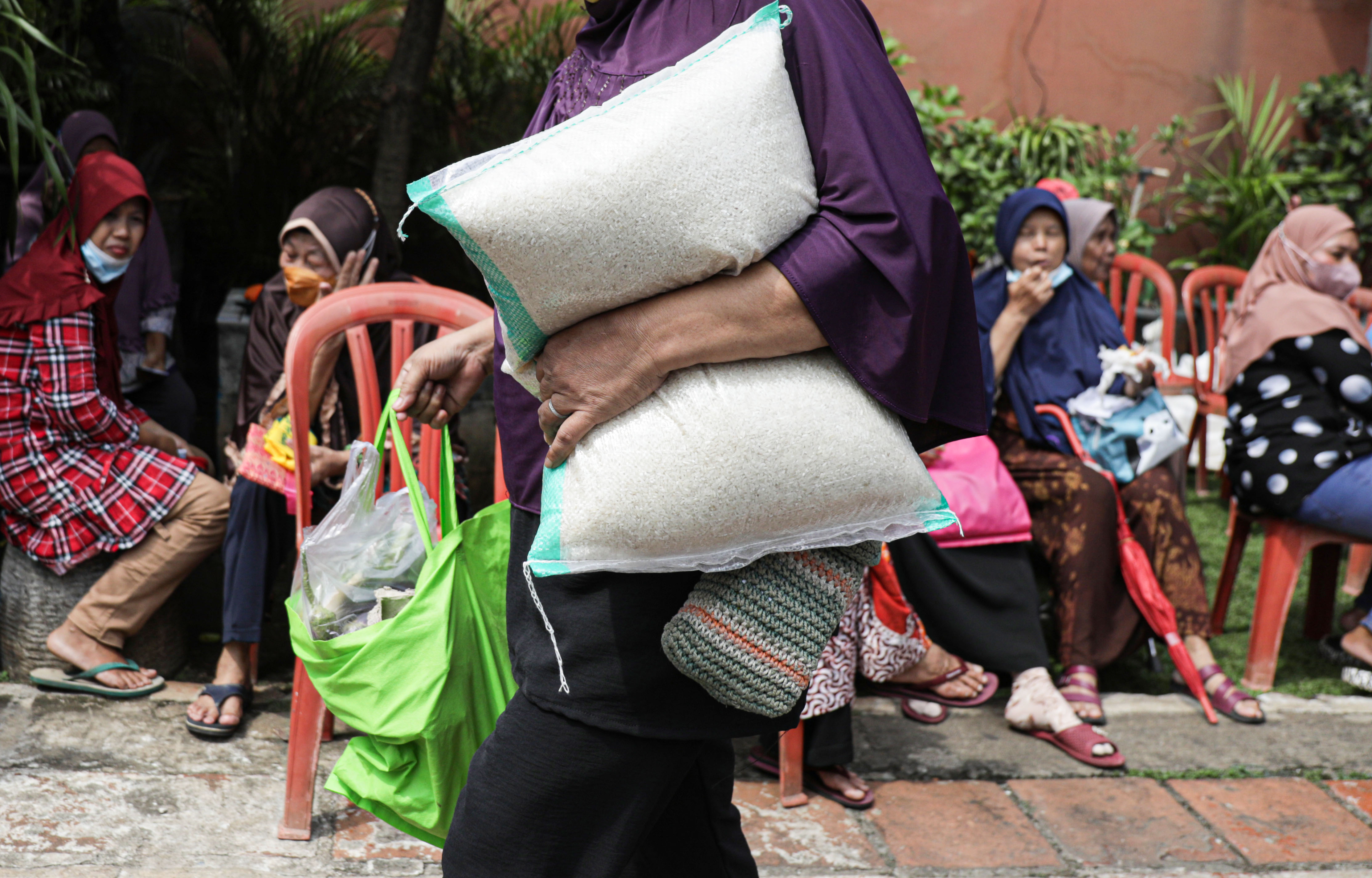 Penyaluran Bantuan Pangan Non Tunai di Tangerang 
