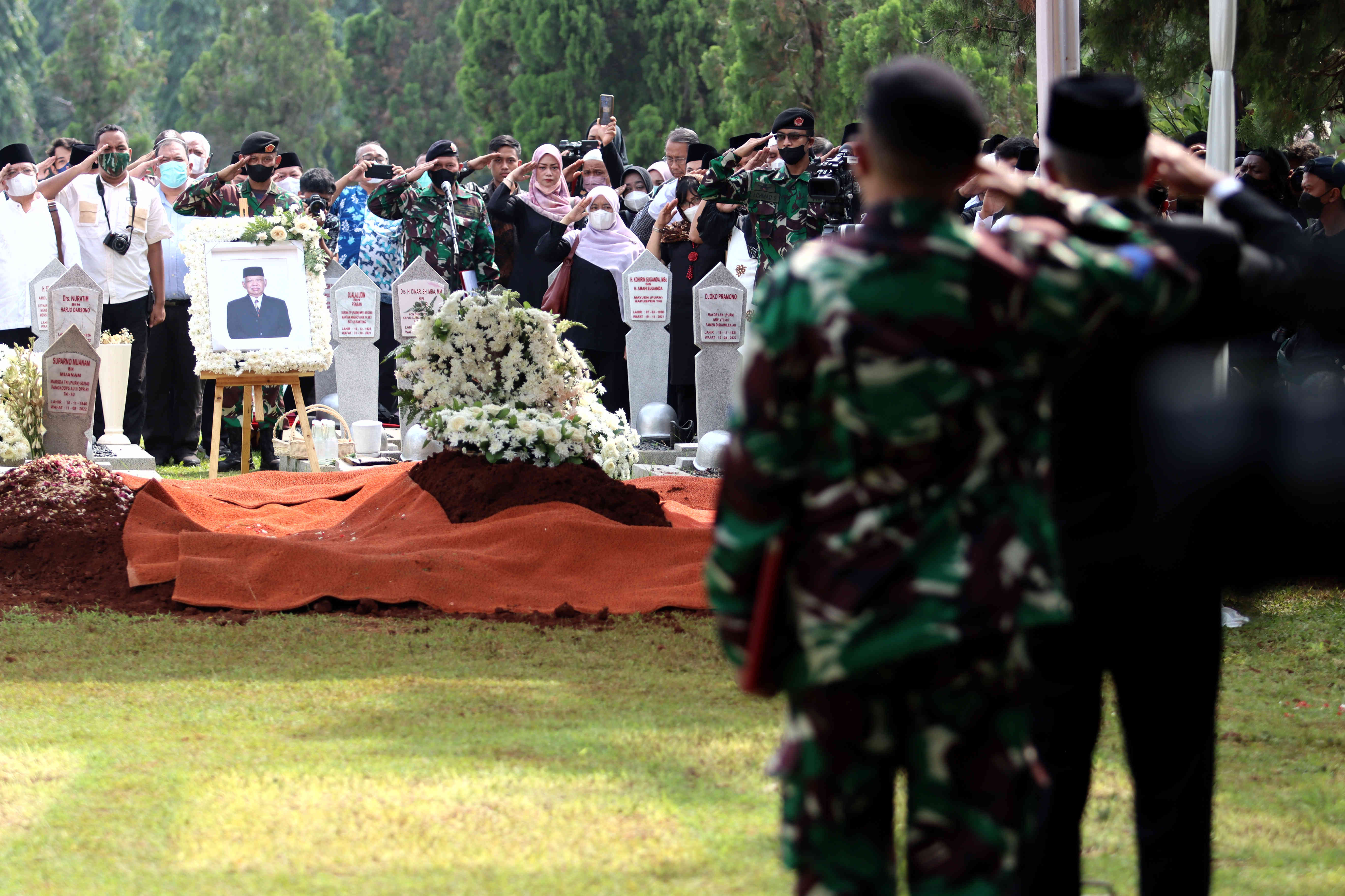 Pemakaman Azyumardi Azra di TMP Kalibata