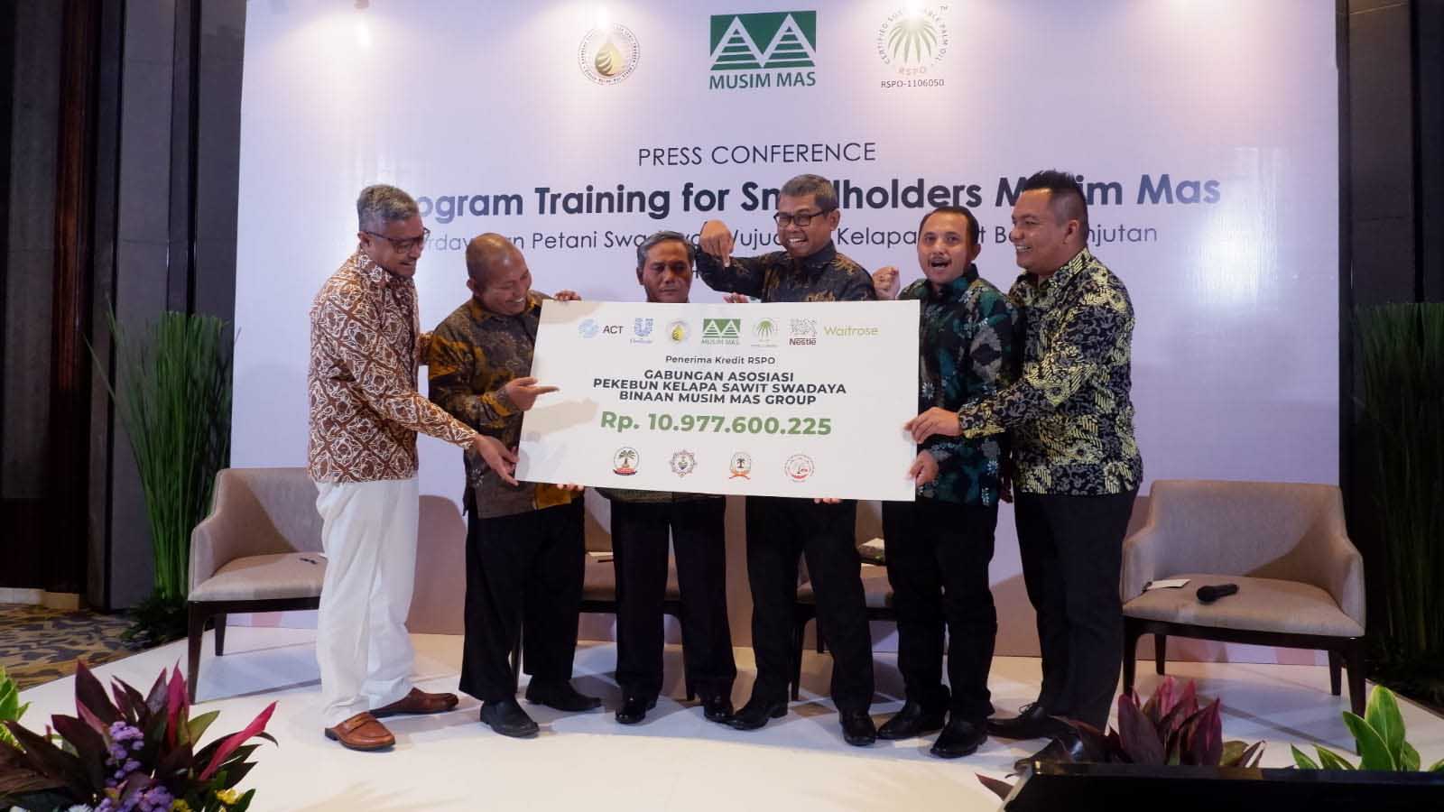 Musim Mas Bantu Petani Sawit Swadaya Rp 11 Miliar