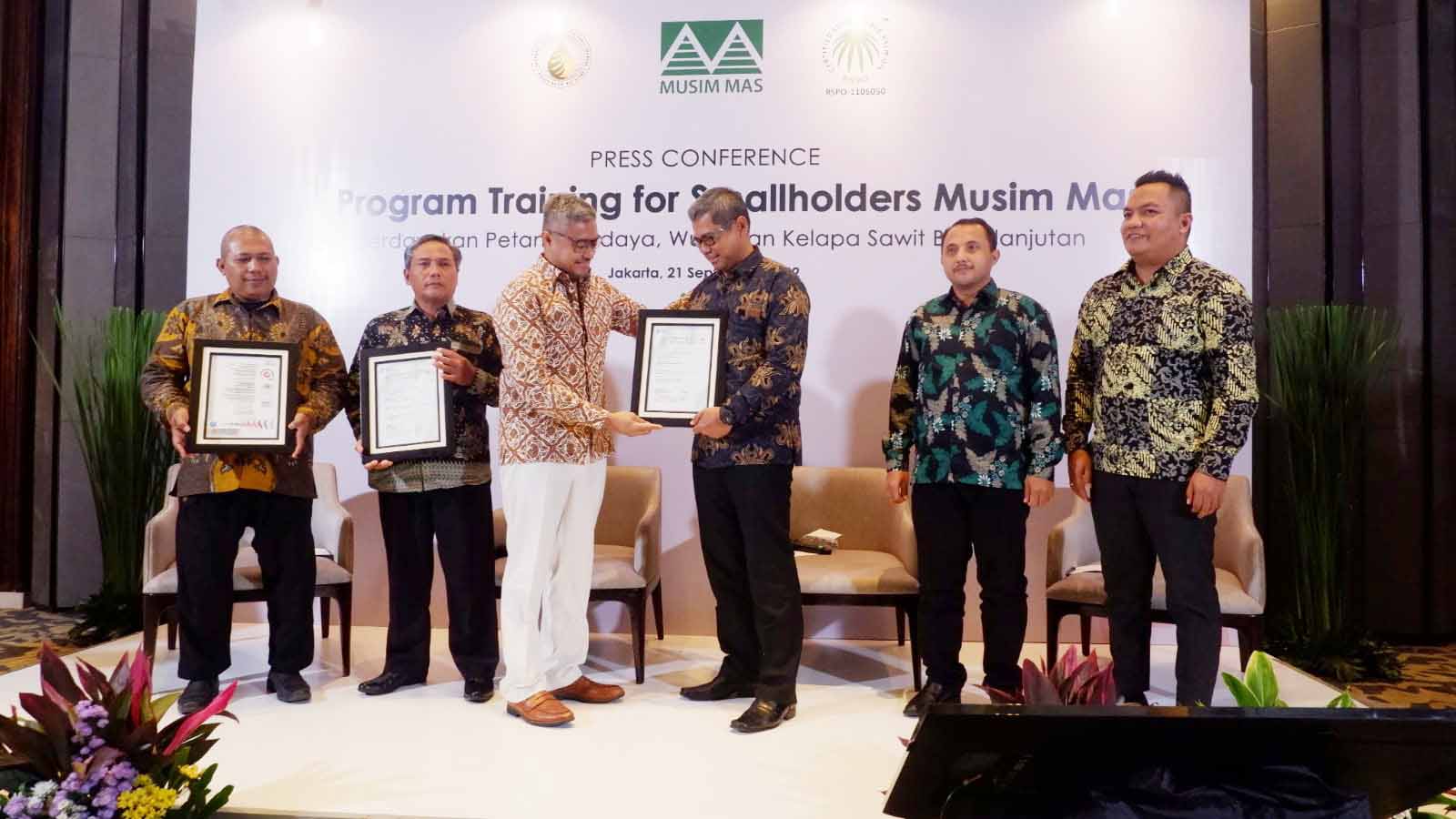 Musim Mas Bantu Petani Sawit Swadaya Rp 11 Miliar