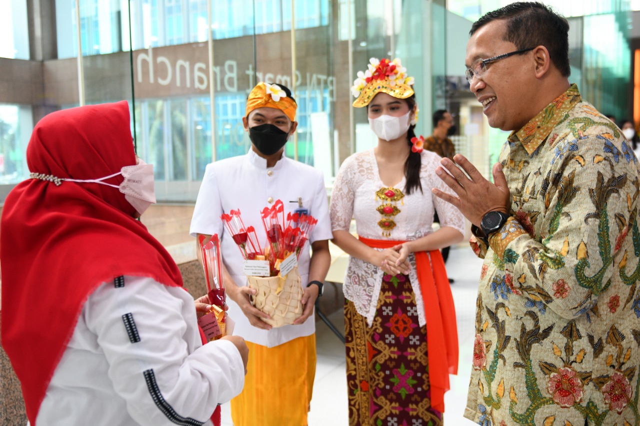 Jajaran Direksi dan Komisaris Bank BTN Terjun Langsung Melayani Nasabah pada Hari Pelanggan Nasional