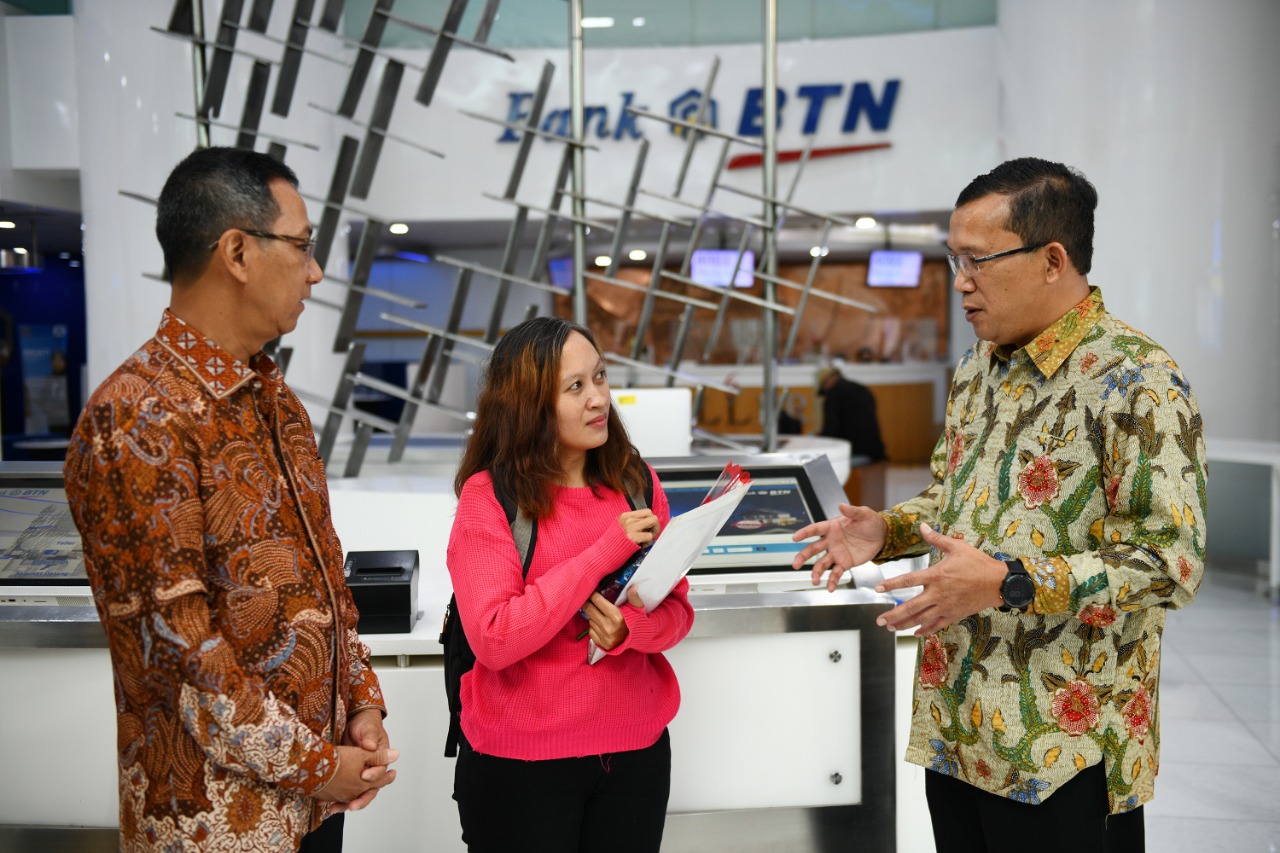 Jajaran Direksi dan Komisaris Bank BTN Terjun Langsung Melayani Nasabah pada Hari Pelanggan Nasional