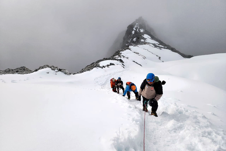Tim Ekspedisi PPA Capai Misi Pertama Summit Island Peak Di Pegunungan Himalaya