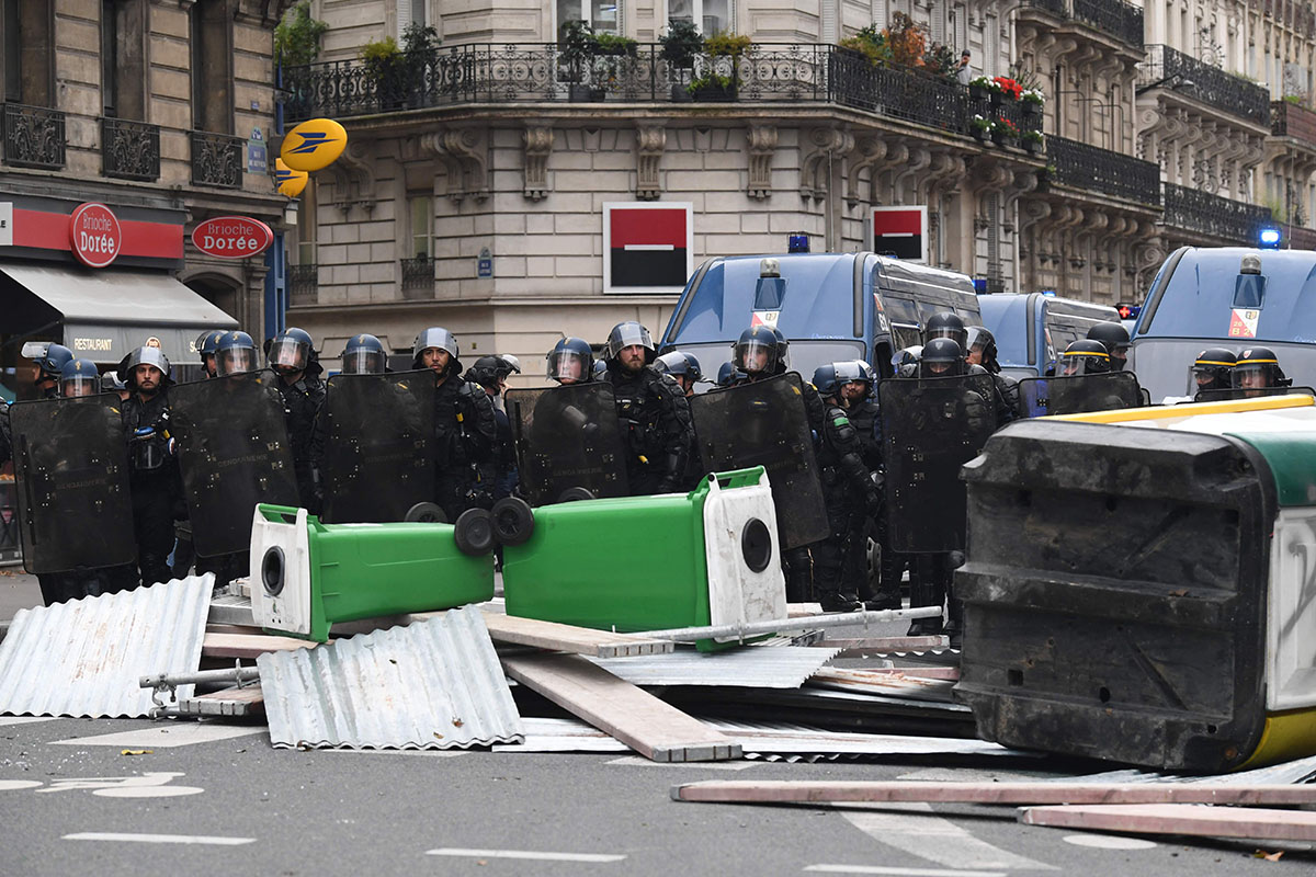 Aksi Mogok Kerja Tuntut Upah Lebih Tinggi di Prancis 