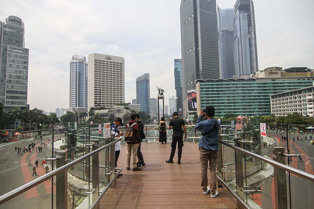 Anjungan Halte Trans-Jakarta Bundaran HI