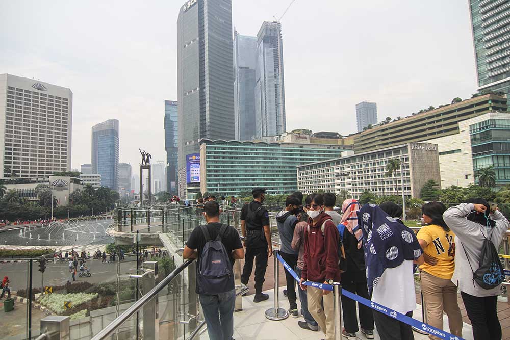 Anjungan Halte Trans-Jakarta Bundaran HI