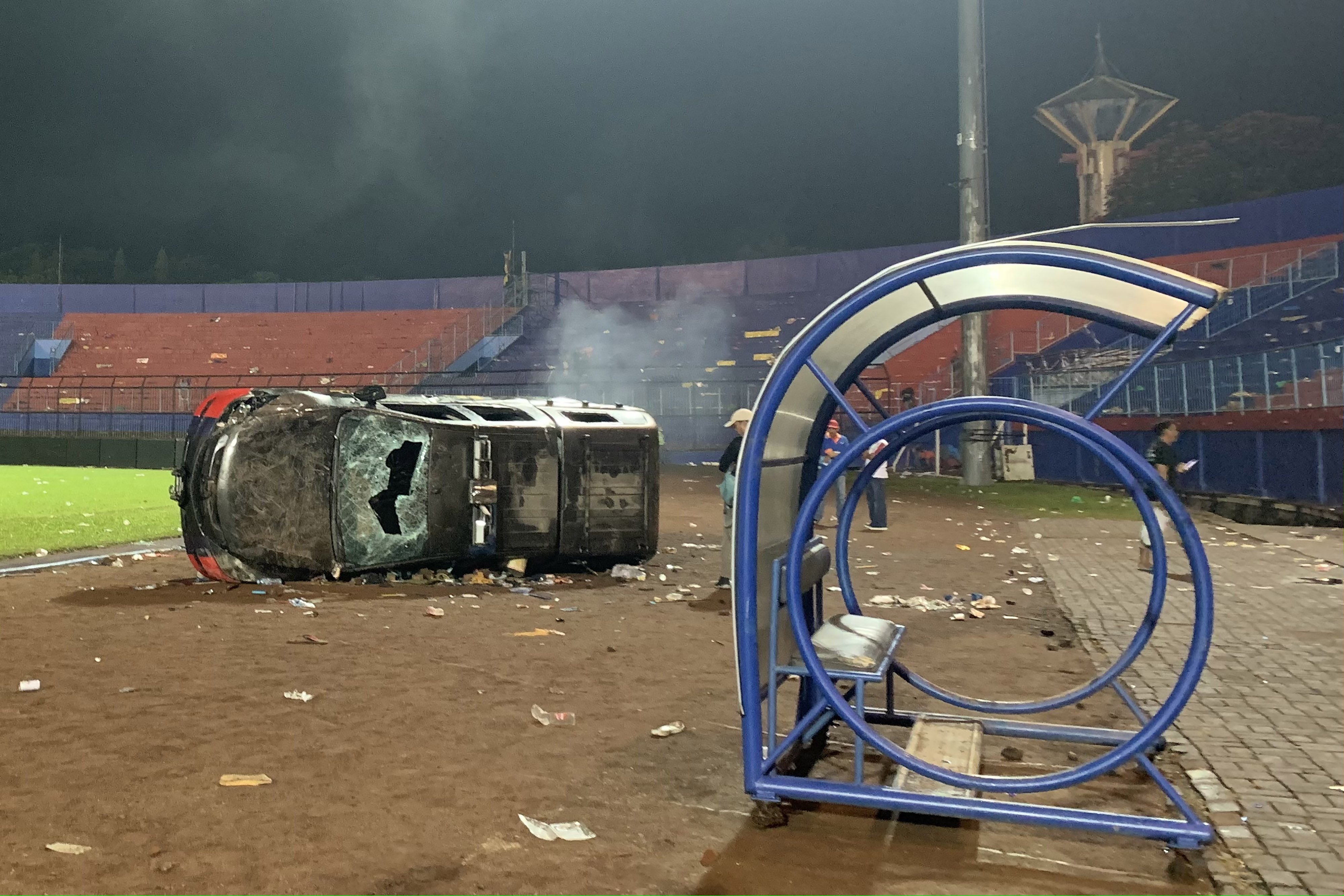 127 Orang Meninggal Akibat Kerusuhan Ssai Pertandingan  antara Arema FC Melawan Persebaya Surabaya