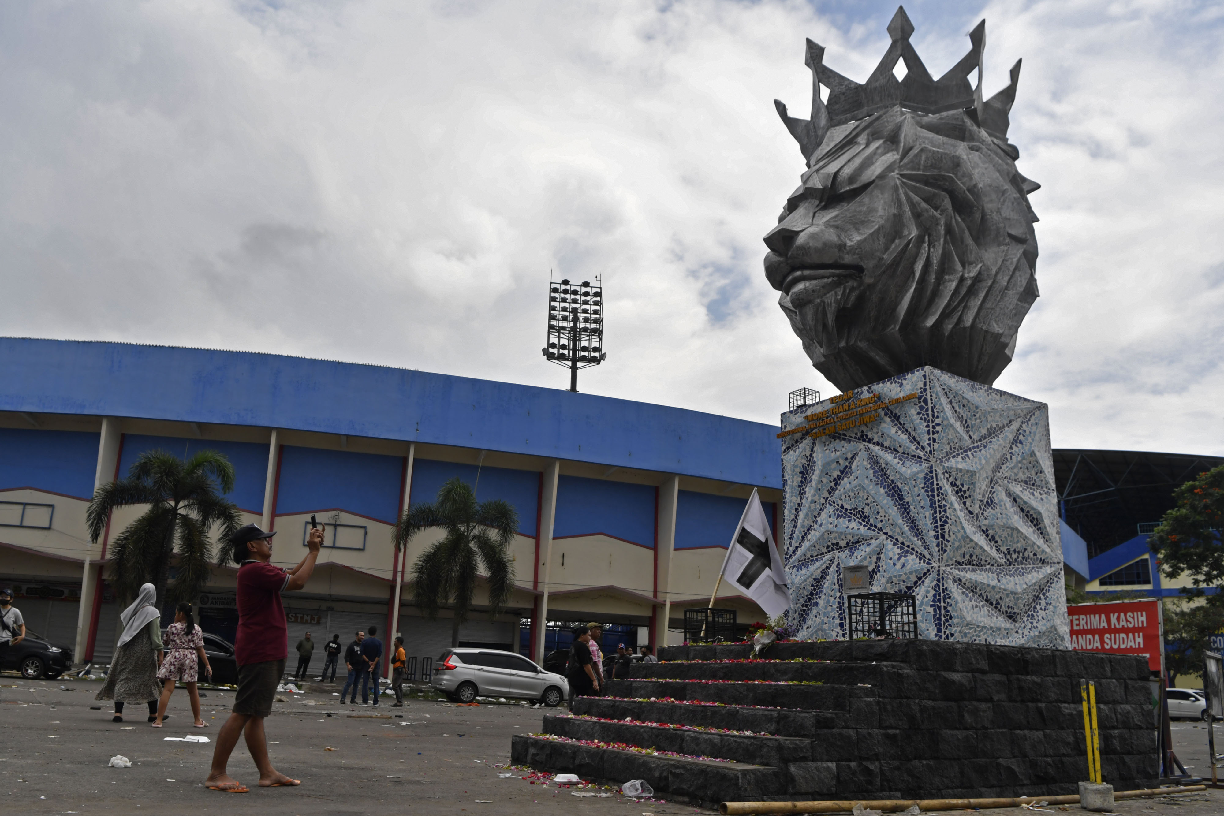 Tabur Bunga Suporter Arema FC 