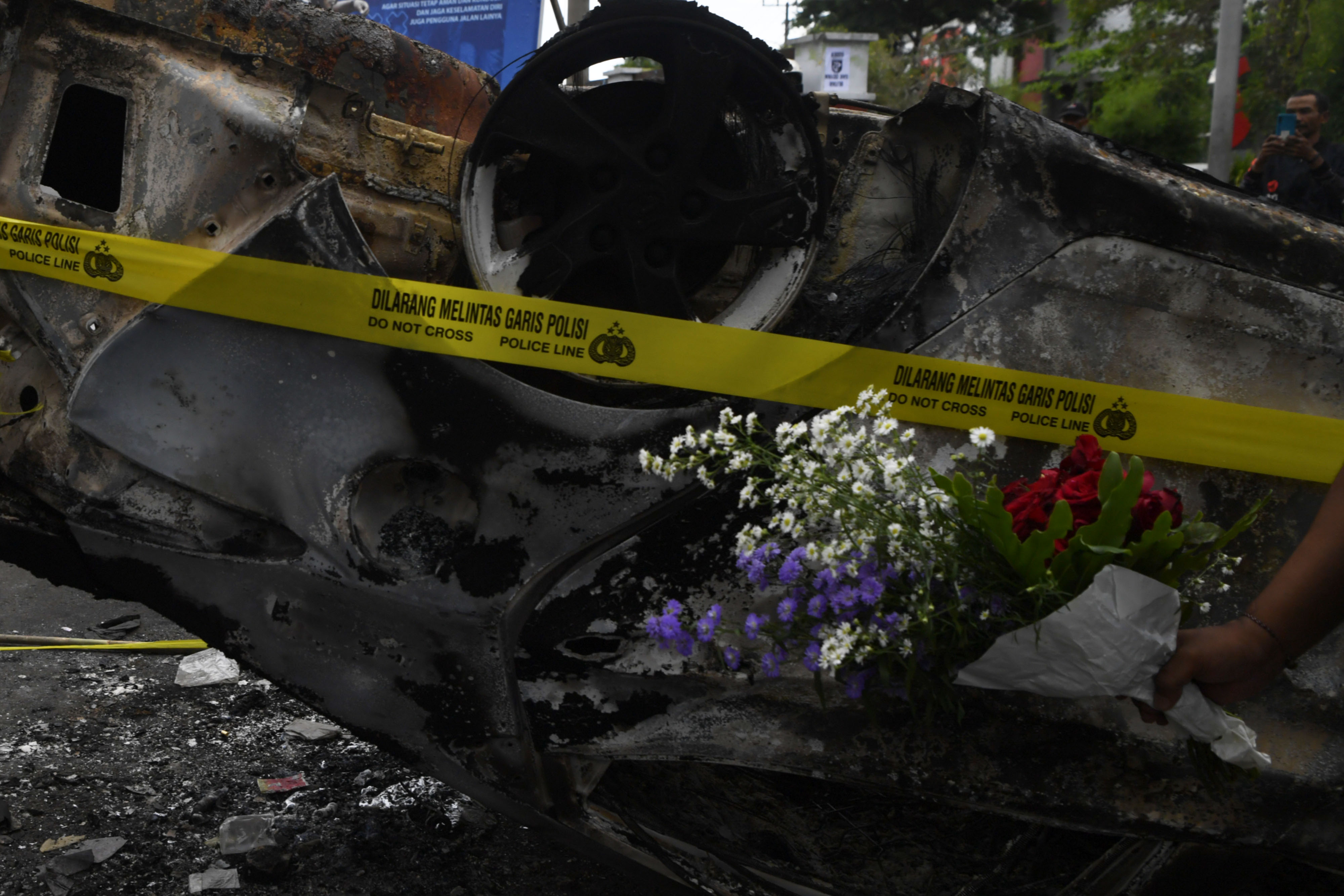 Tabur Bunga Suporter Arema FC 