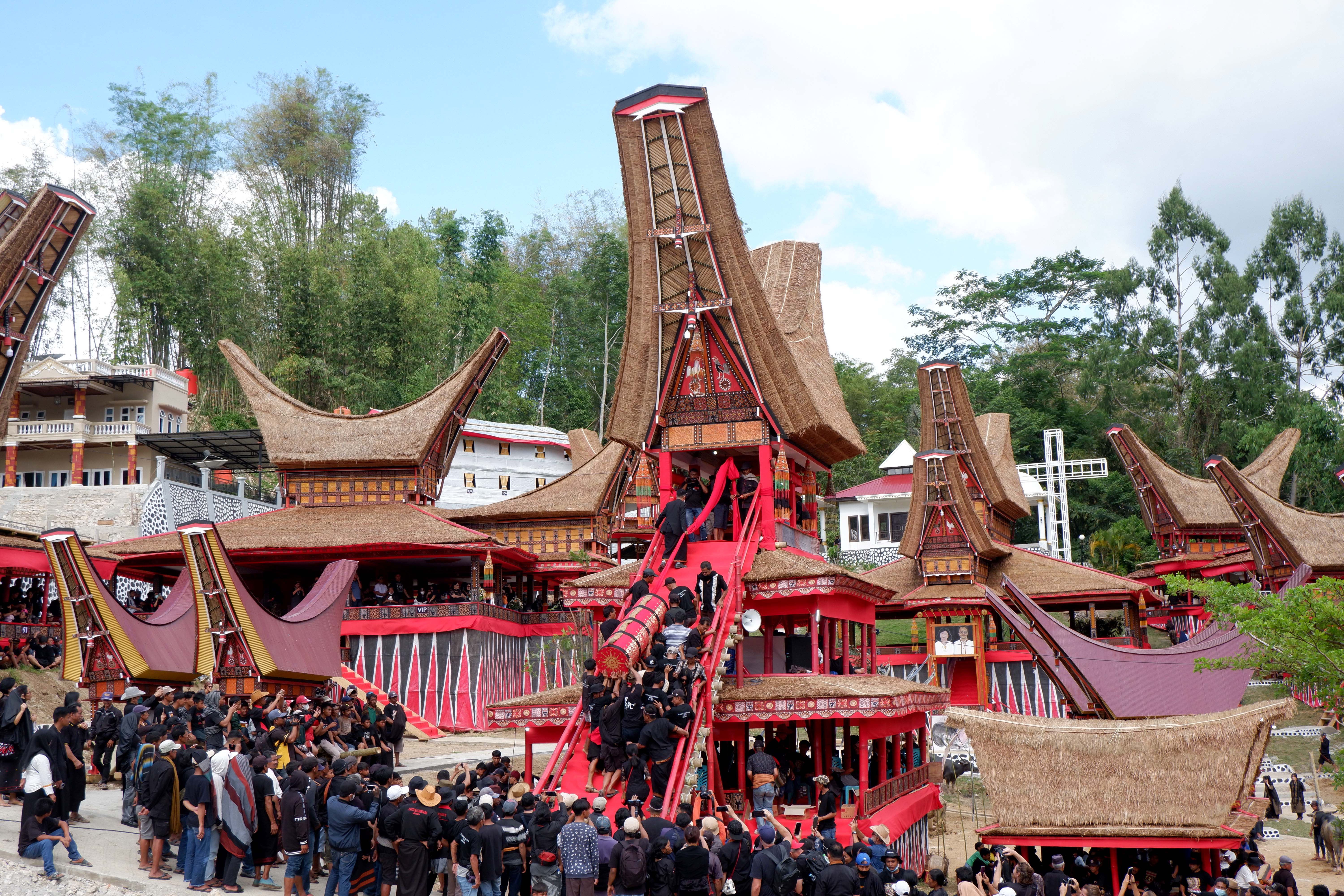 Rangkaian Upacara Kematian atau Rambu Solo' Bangsawan Toraja