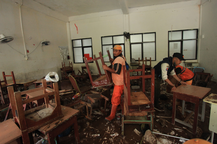 Tembol MTSN 19 Jakarta Roboh Akibat Banjir