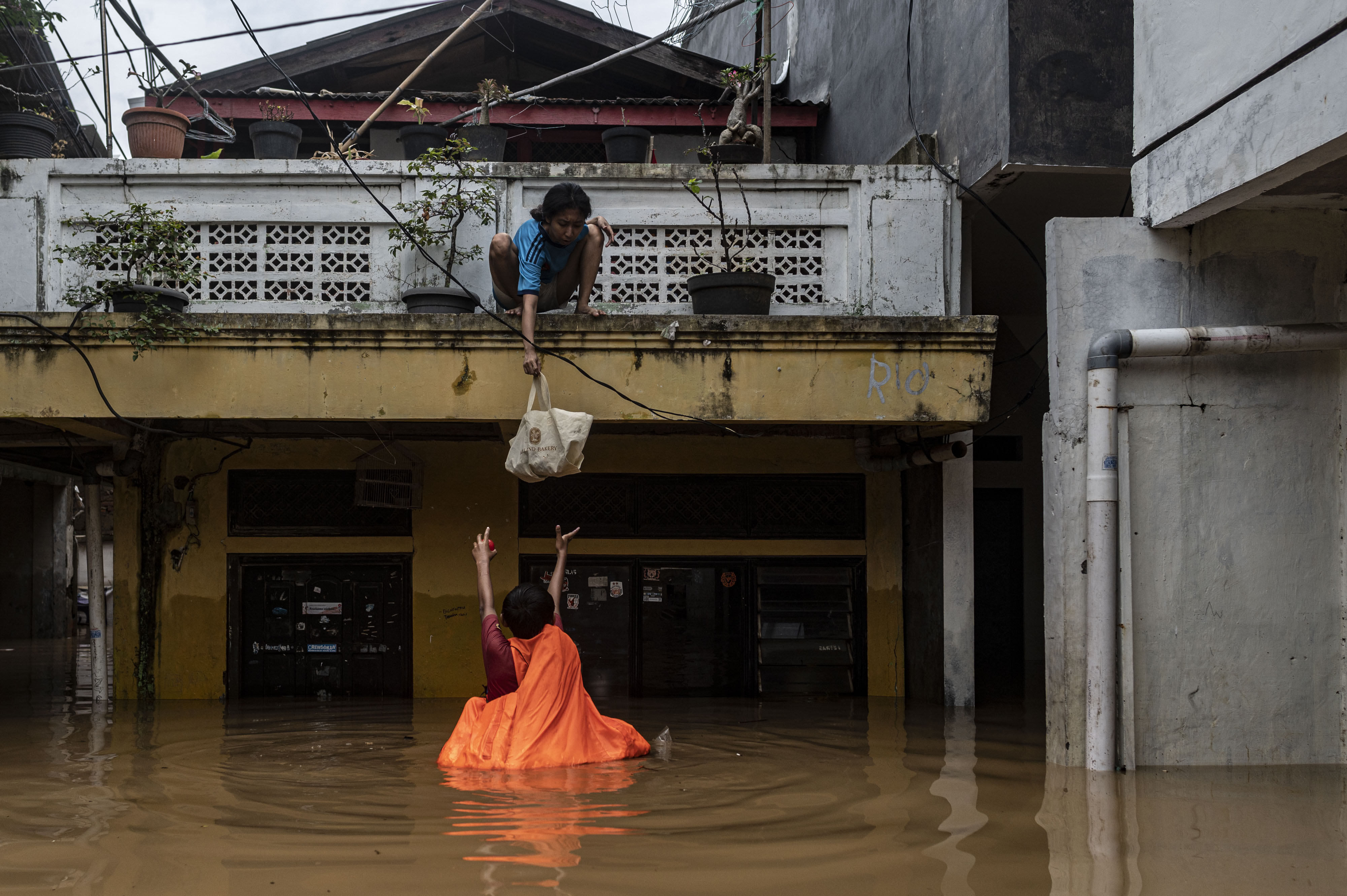 Banjir di Jakarta Akibat Luapan Sungai Ciliwung