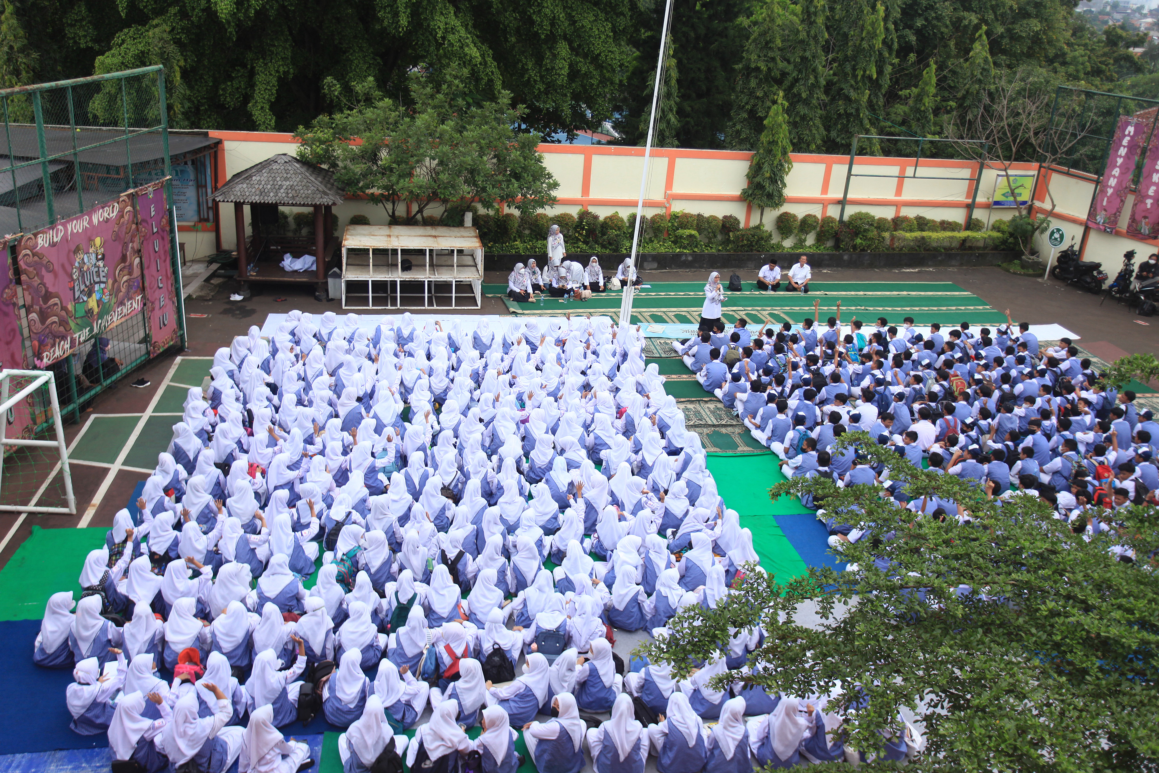 Proses Belajar Siswa MTSN 19 Jakarta Pasca Banjir