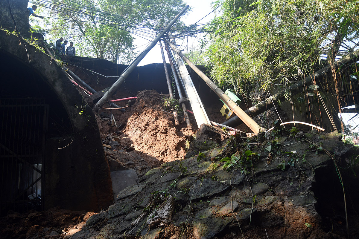 Jalan Longsor di Bogor