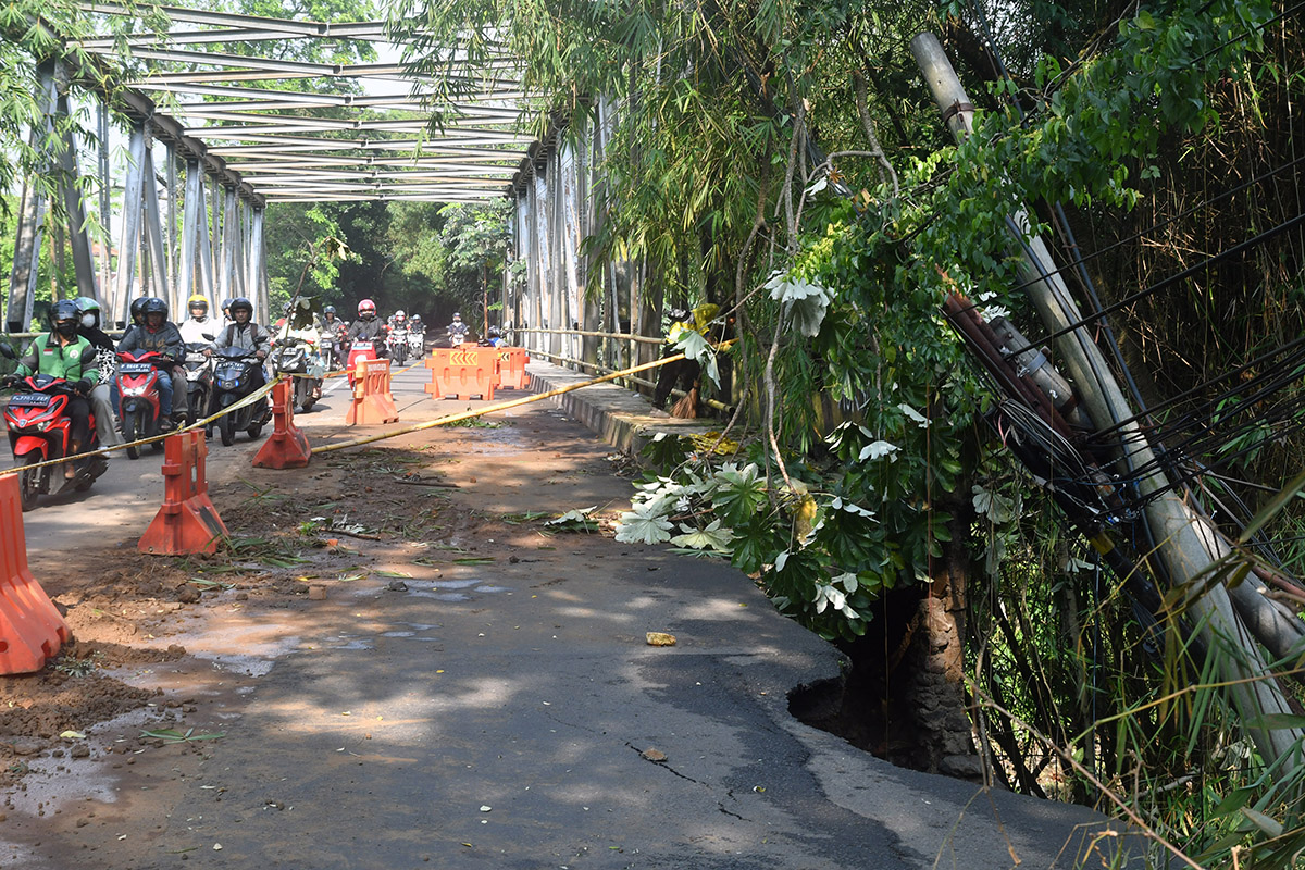 Jalan Longsor di Bogor