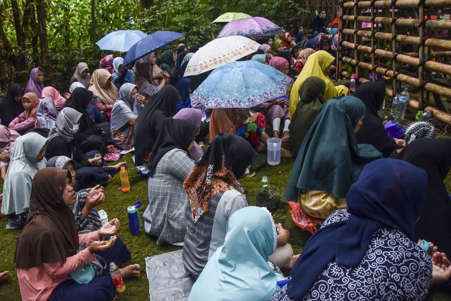 Tradisi Adat Merlawu