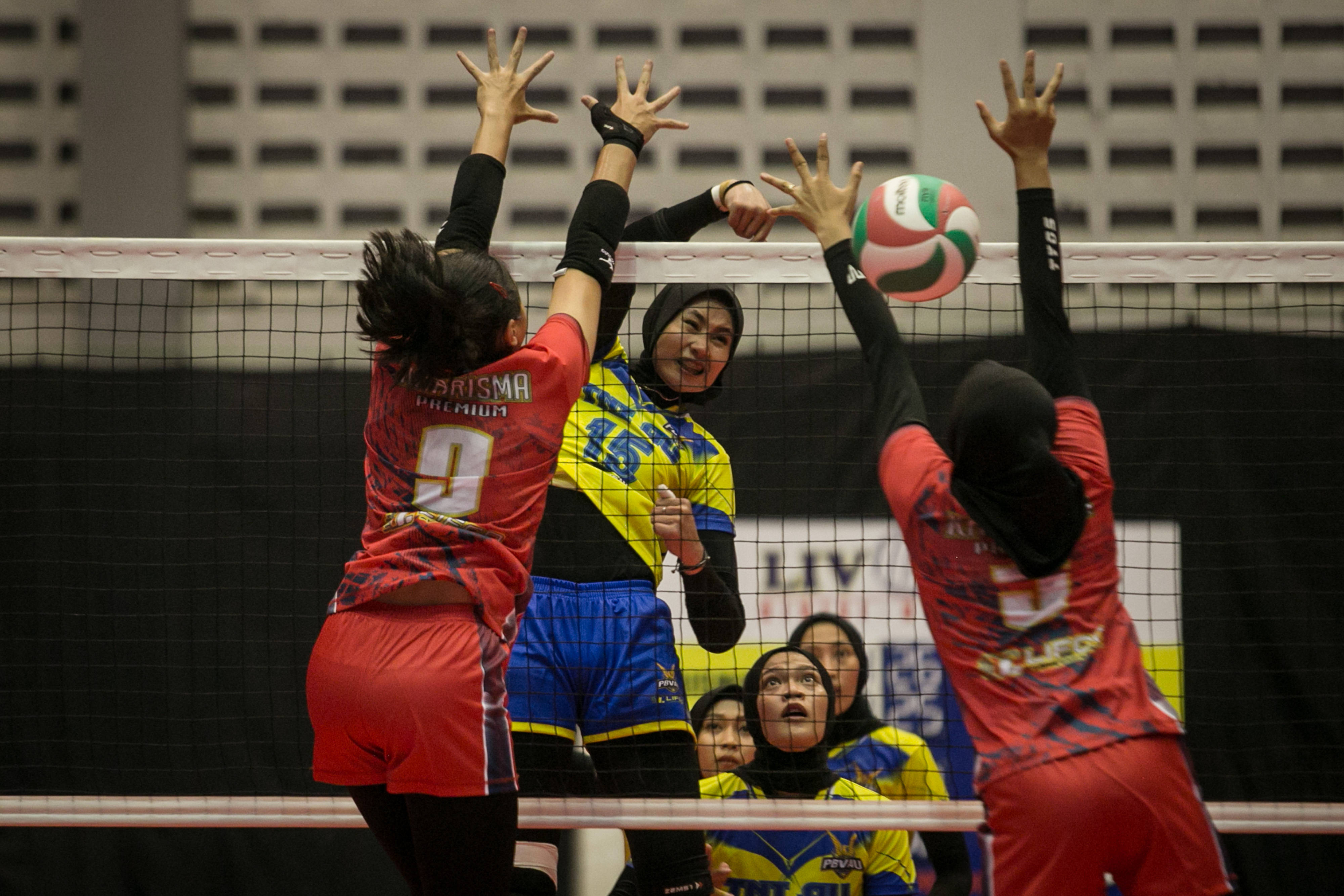 TNI AU Menang atas Kharisma Premium