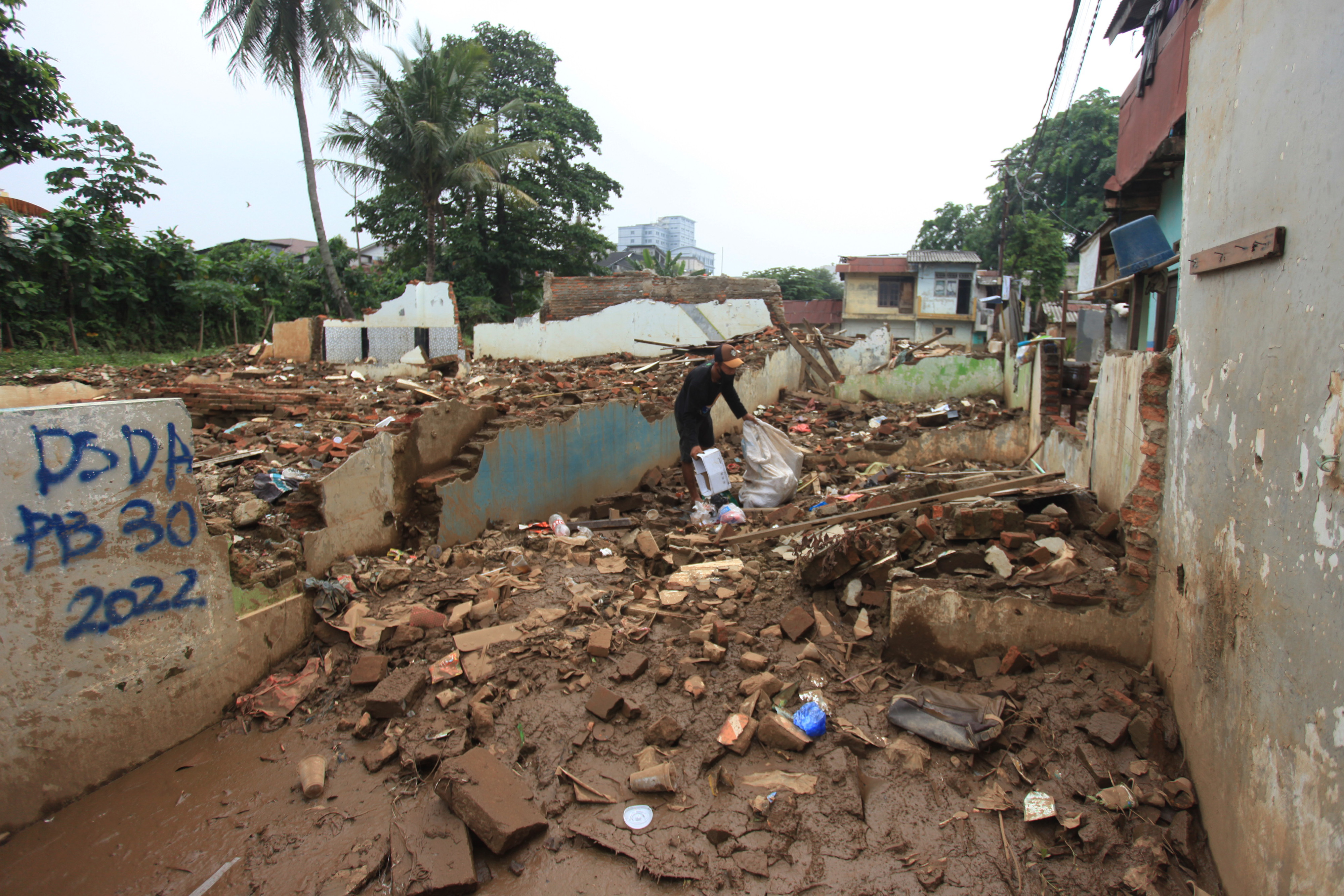 Pembebasan Lahan Normalisasi Sungai Ciliwung