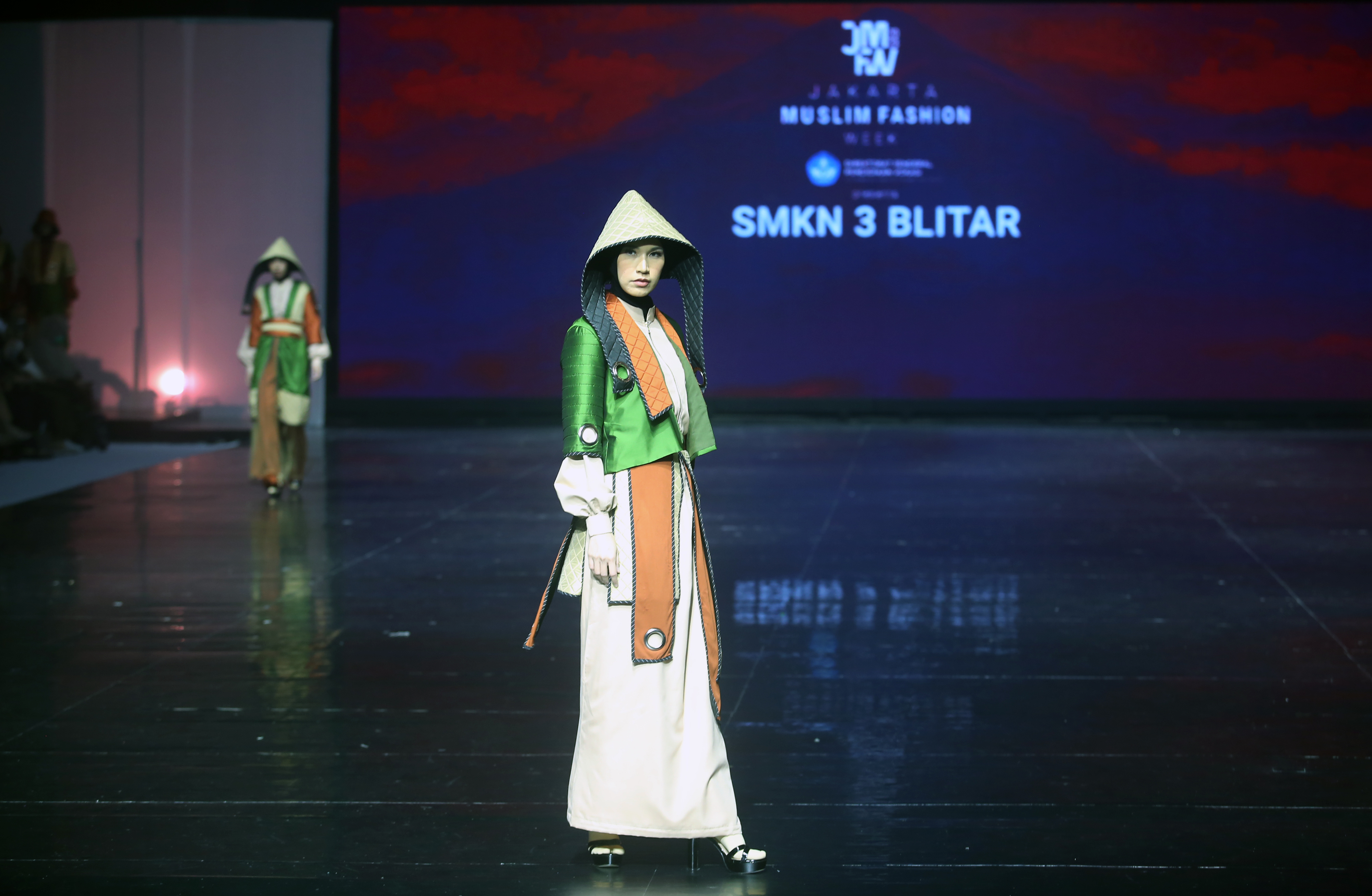 Busana Muslim Rancangan Pelajar SMK