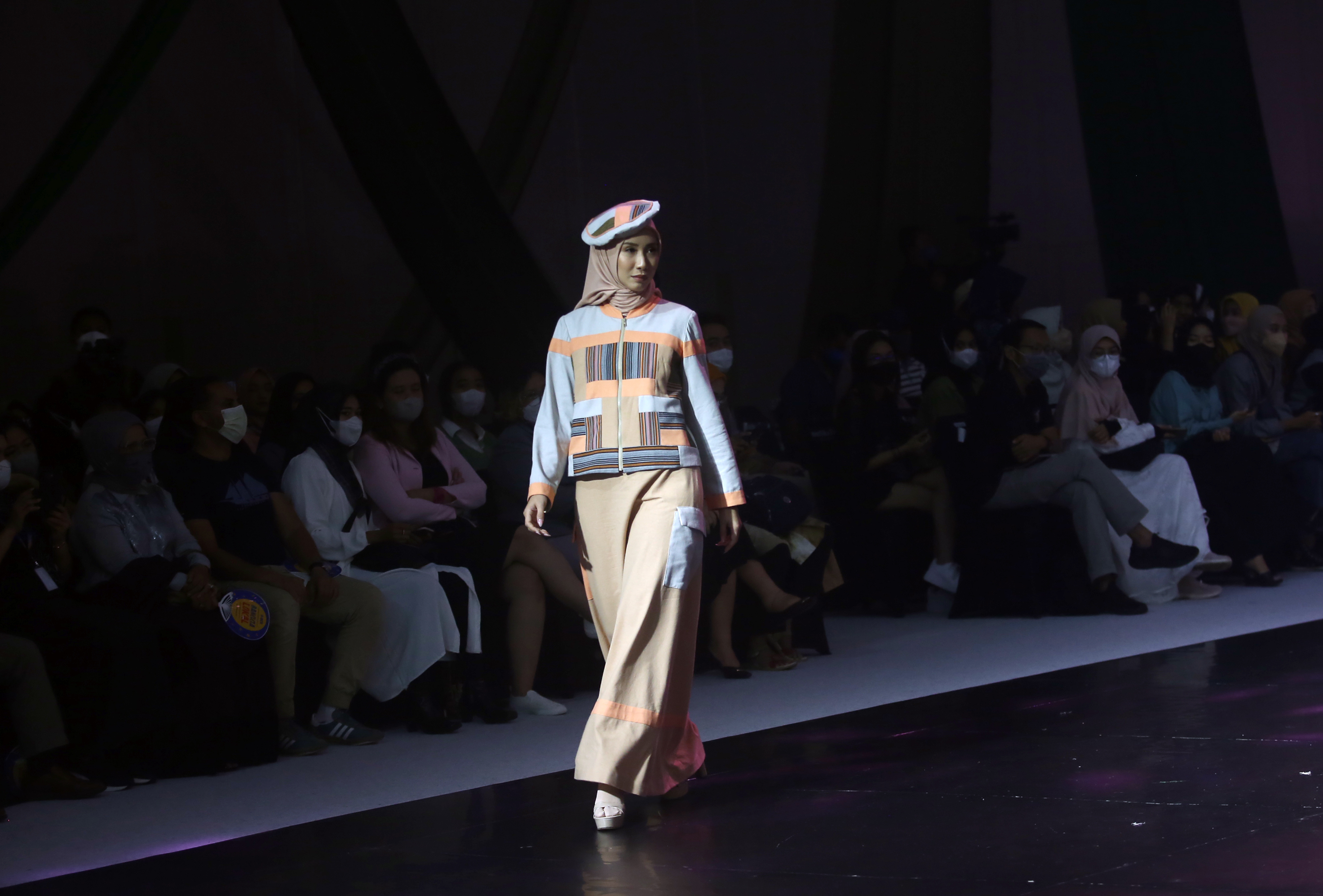 Busana Muslim Rancangan Pelajar SMK