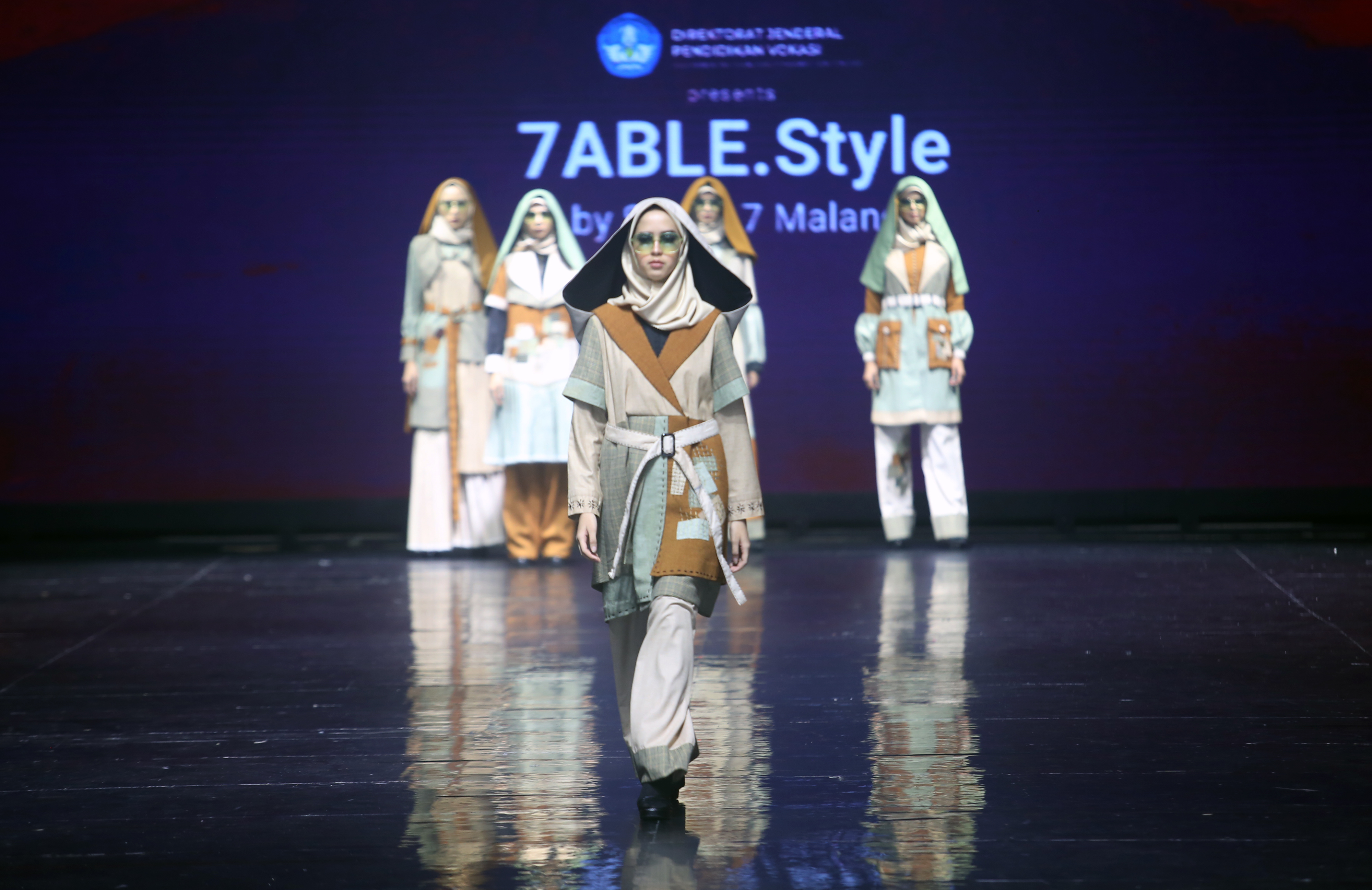 Busana Muslim Rancangan Pelajar SMK