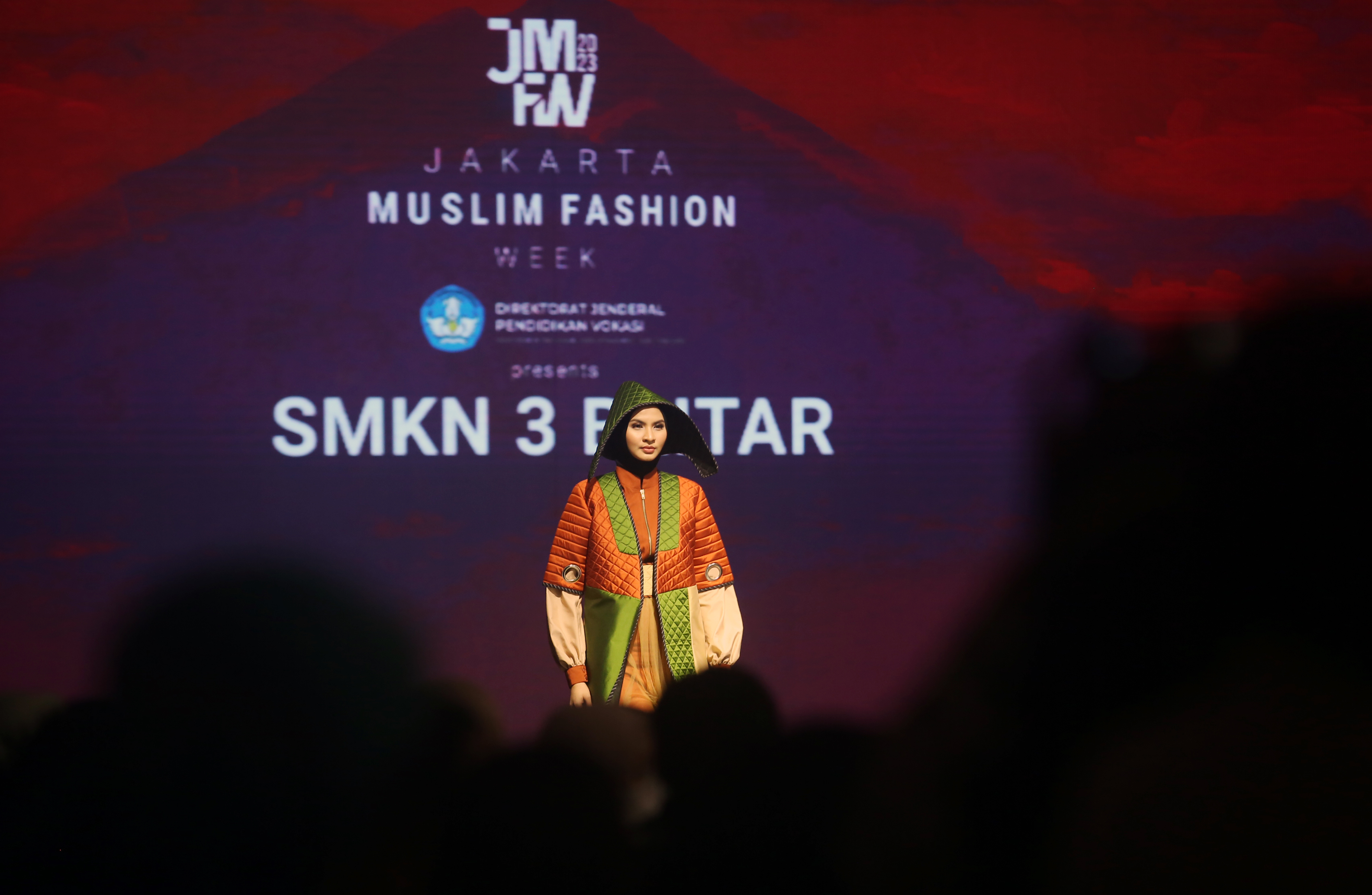 Busana Muslim Rancangan Pelajar SMK