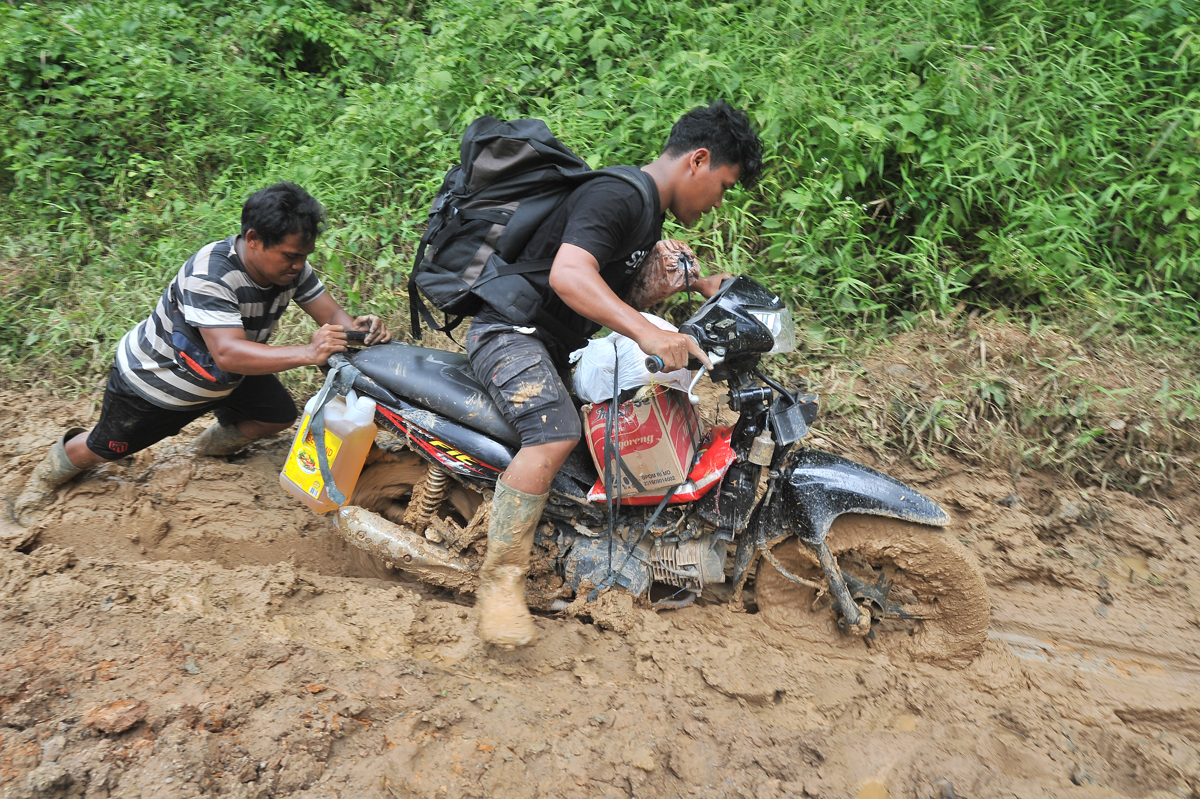 Akses Jalan Warga Suku Talang Mamak