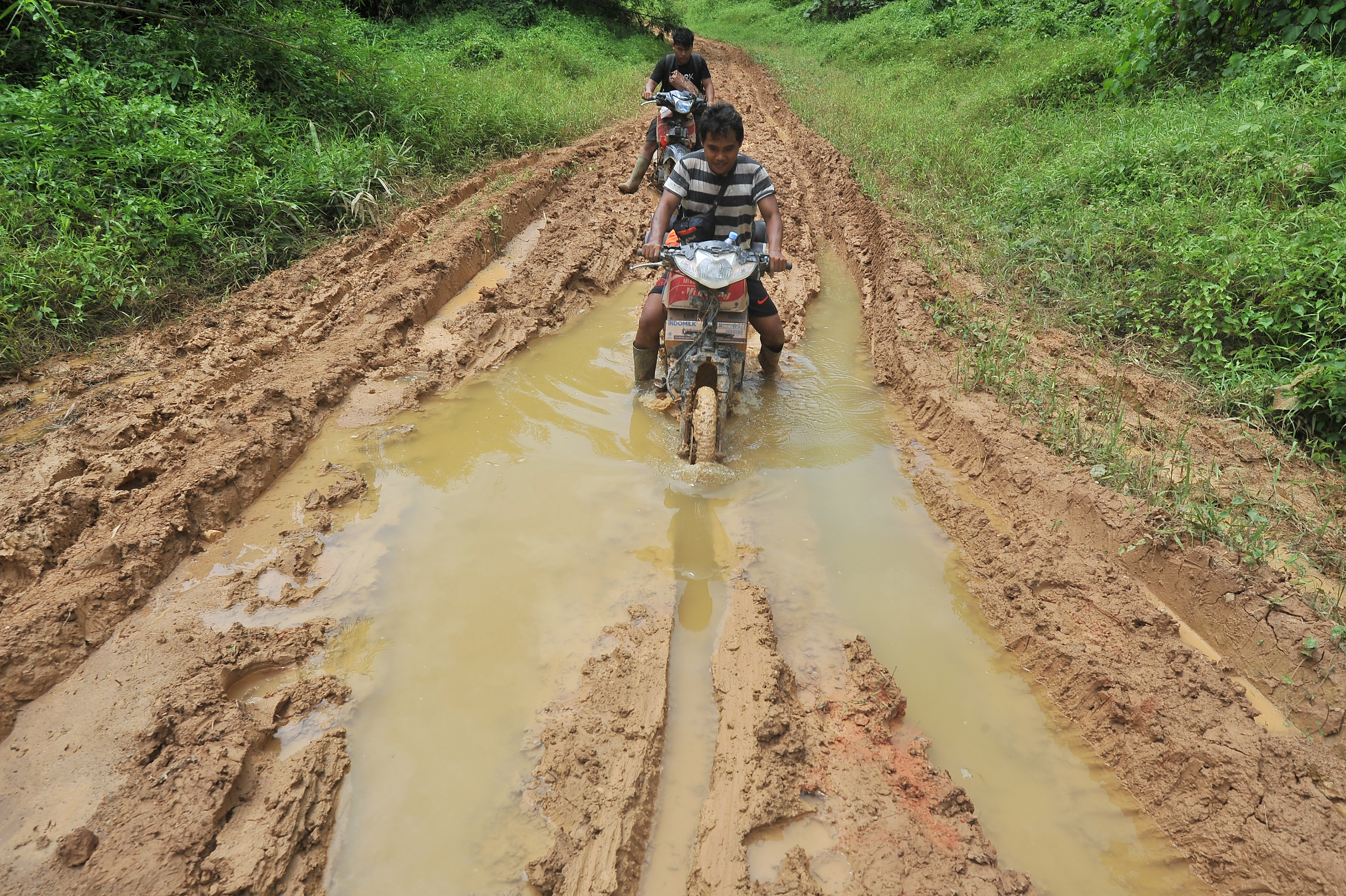 Akses Jalan Warga Suku Talang Mamak