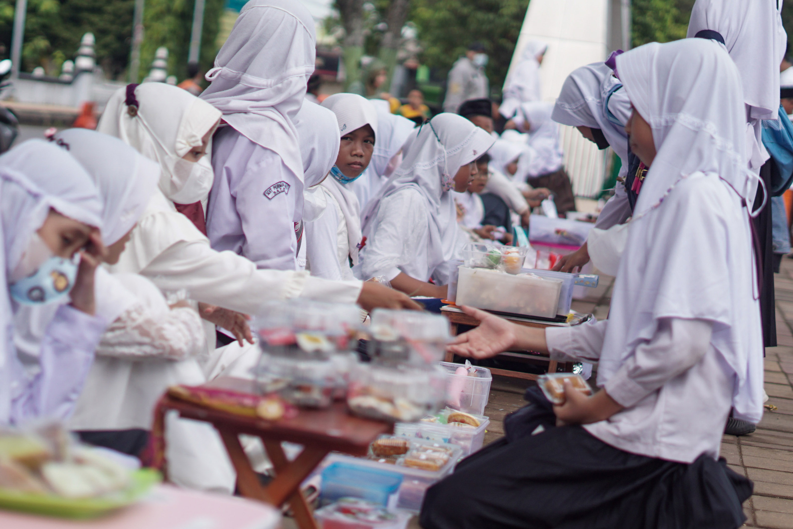 Pelajar Praktik Berdagang dalam Rangka Hari Santri