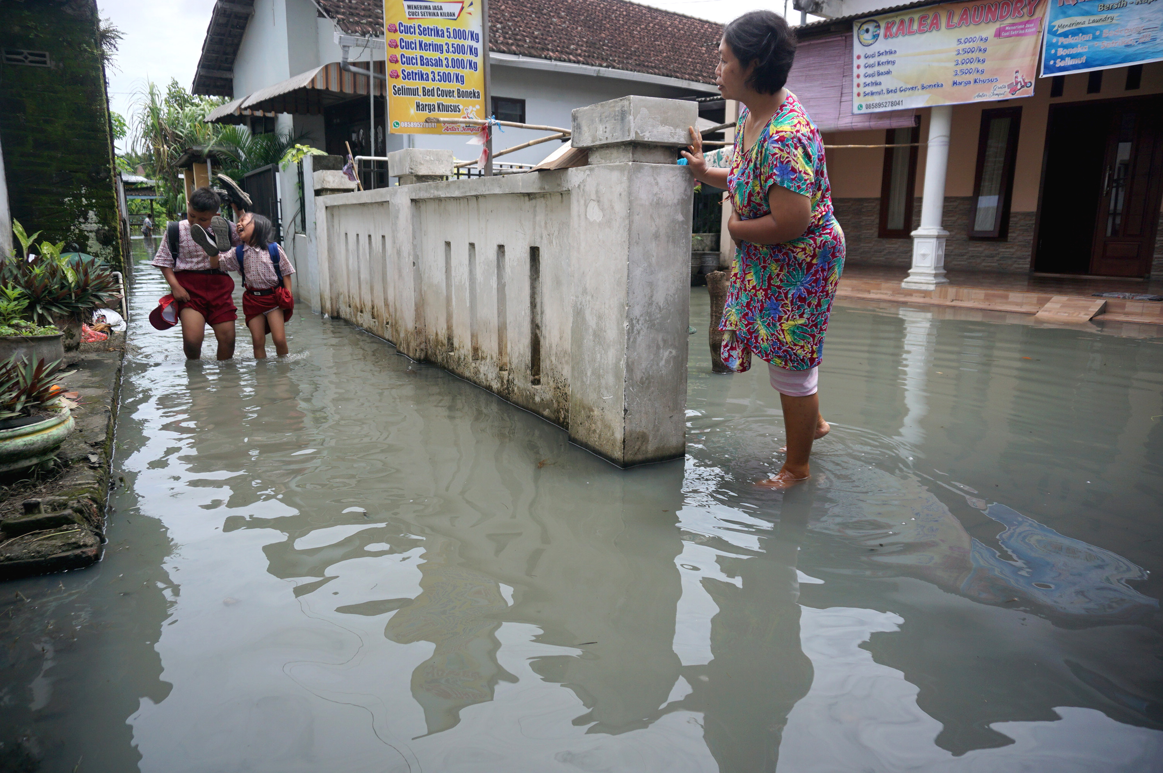 Banjir Bercampur Limbah Industri di Tulungagung