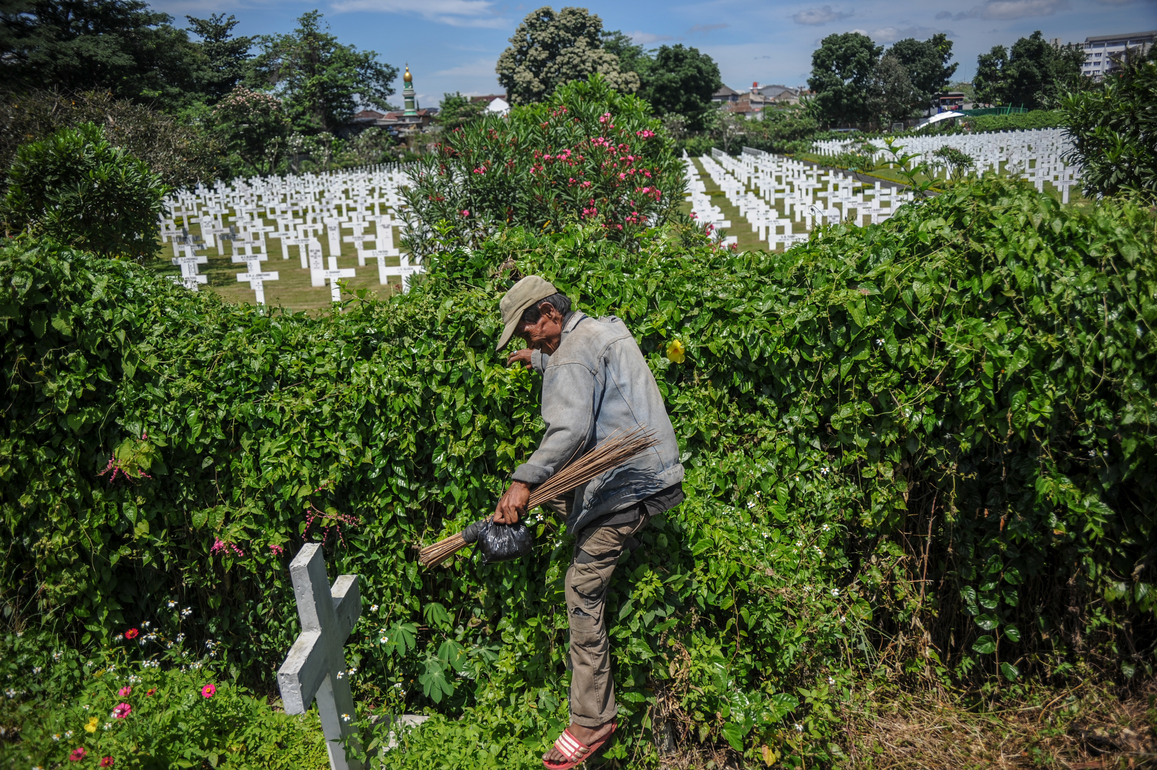 Lahan Pemakaman di Bandung Tinggal Dua Hektar
