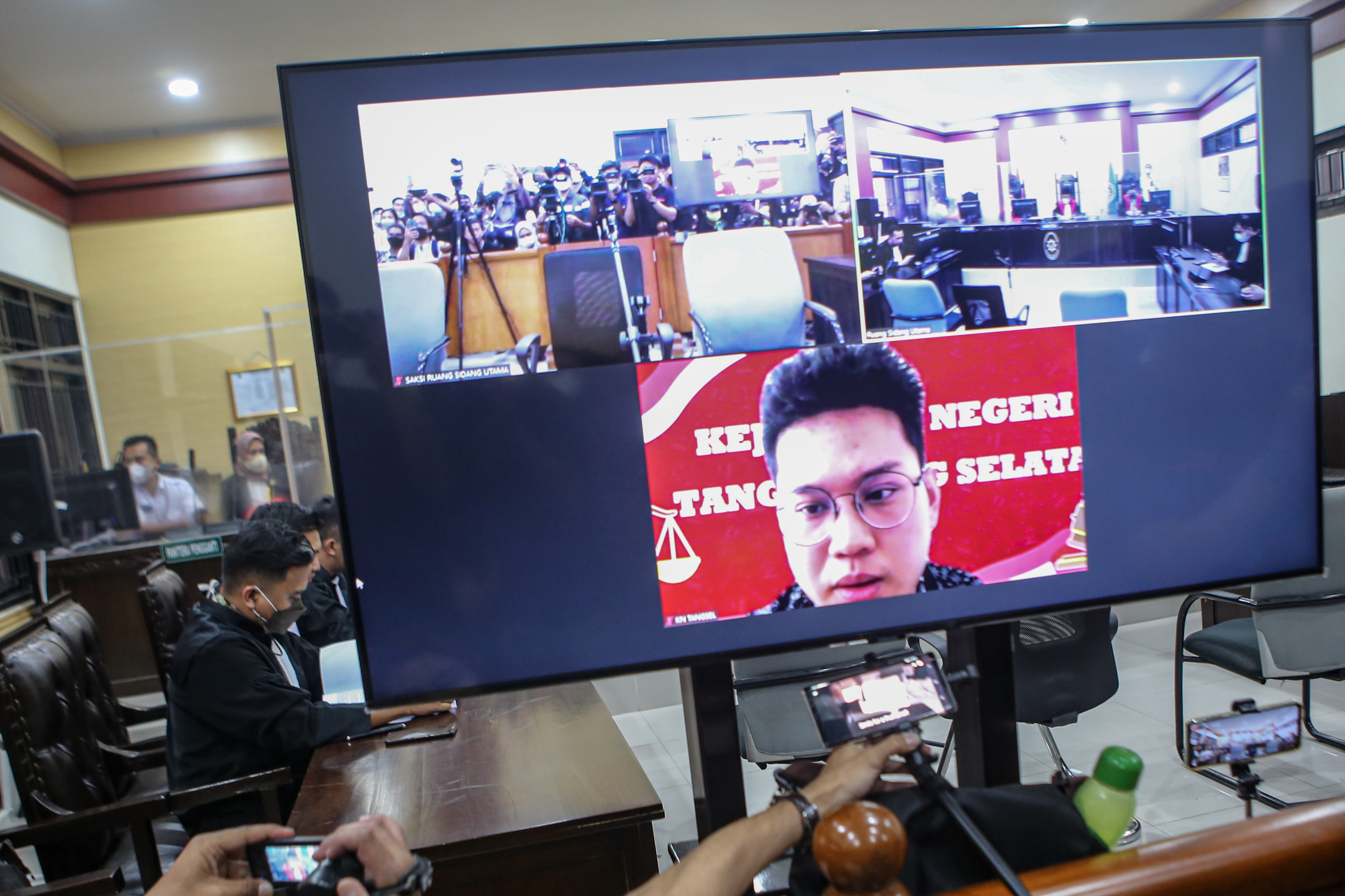 Sidang Putusan indra Kenz Ditunda