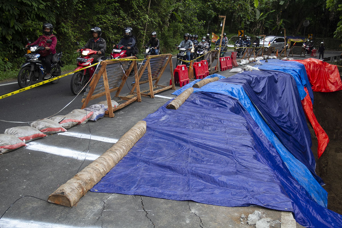 Jalan Longsor di Yogyakarta