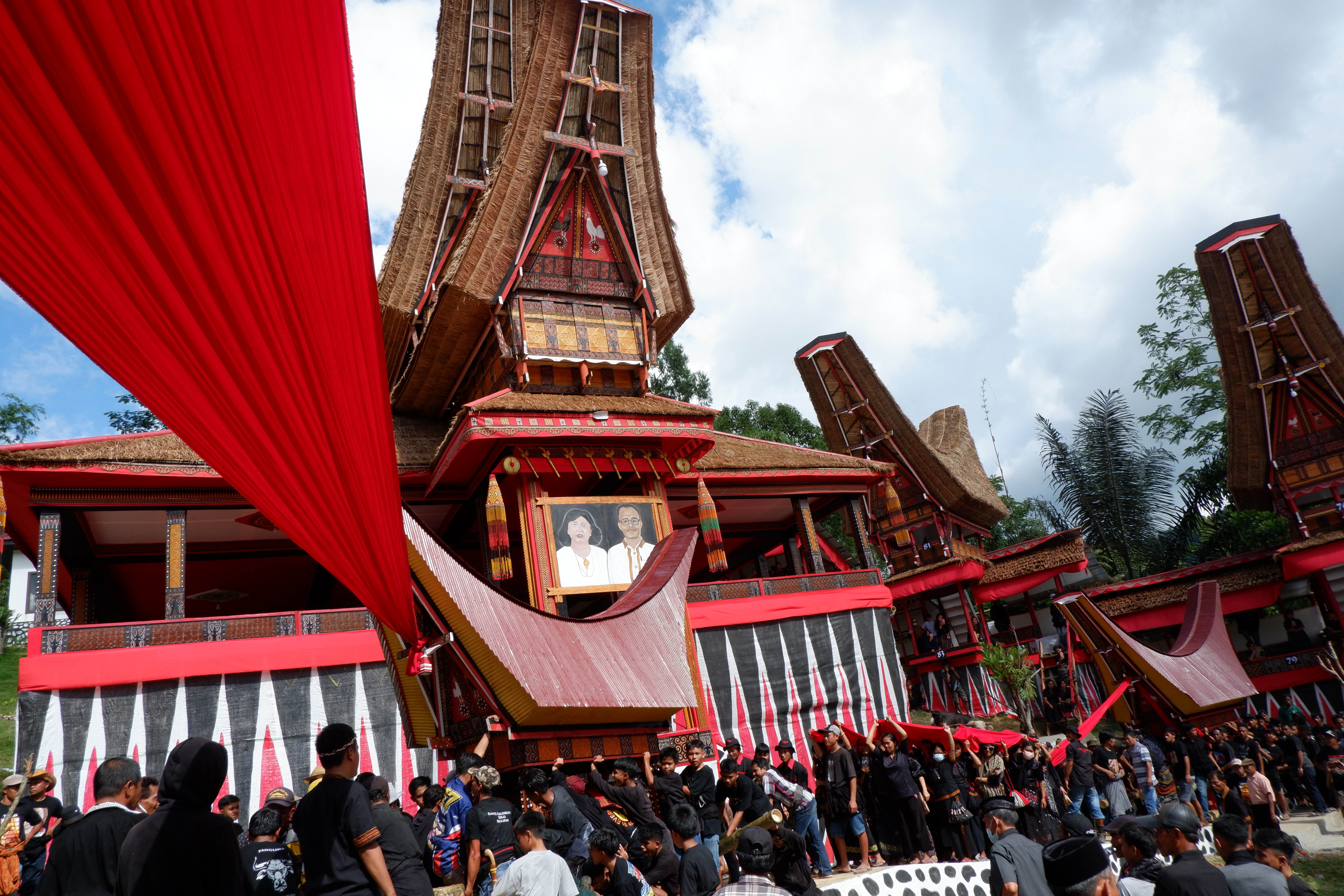 Rangkaian Upacara Kematian atau Rambu Solo' Bangsawan Toraja