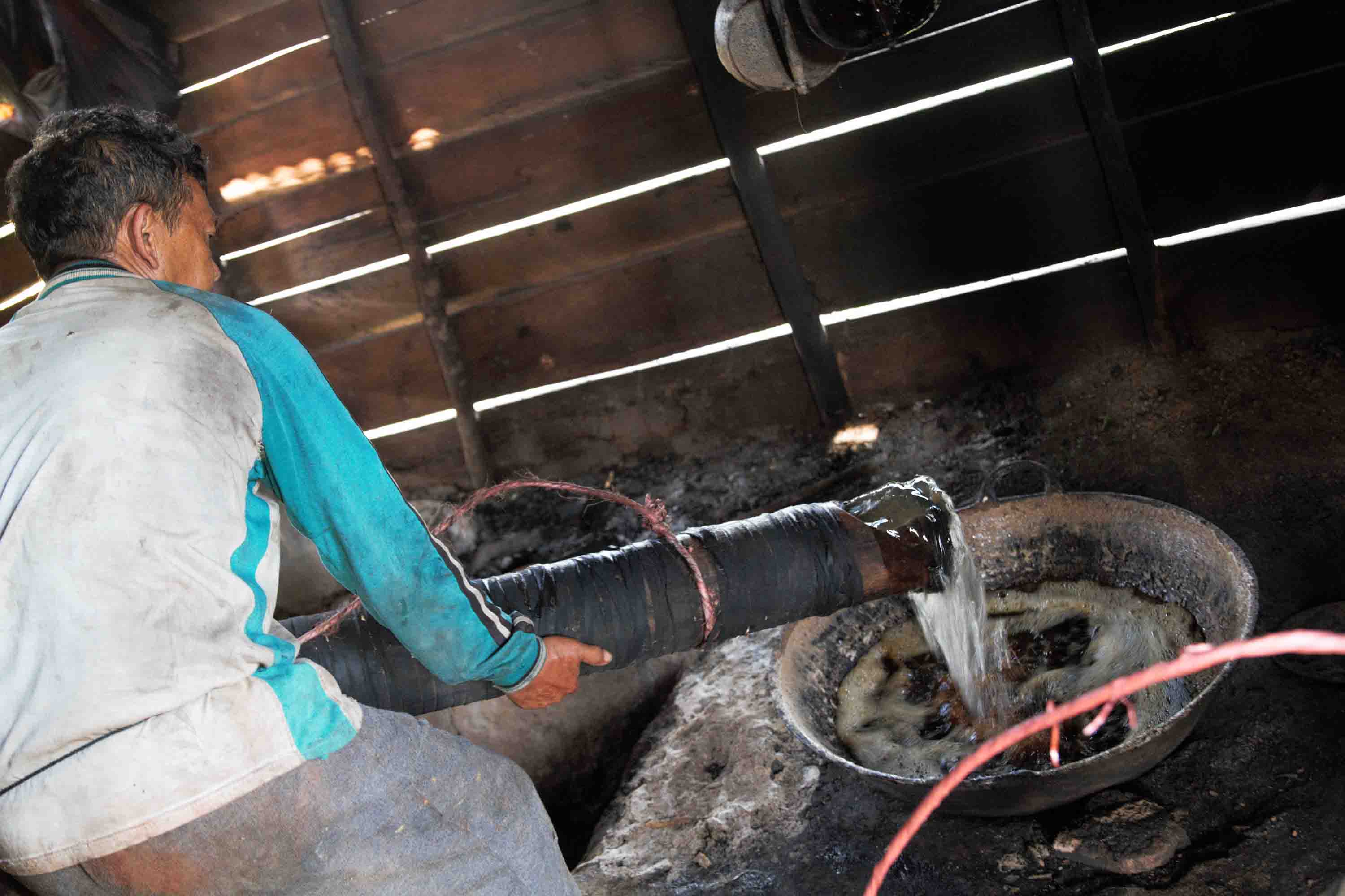 Pembuatan Gula Aren Tradisional di Kabaena Tengah