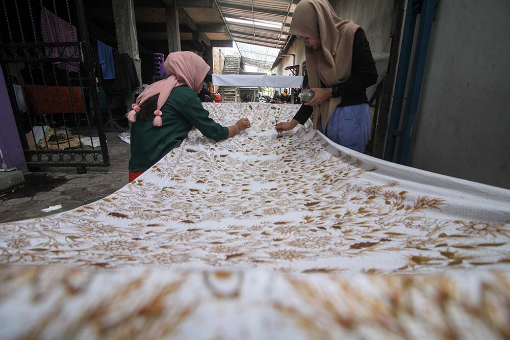 Melestarikan Budaya Batik