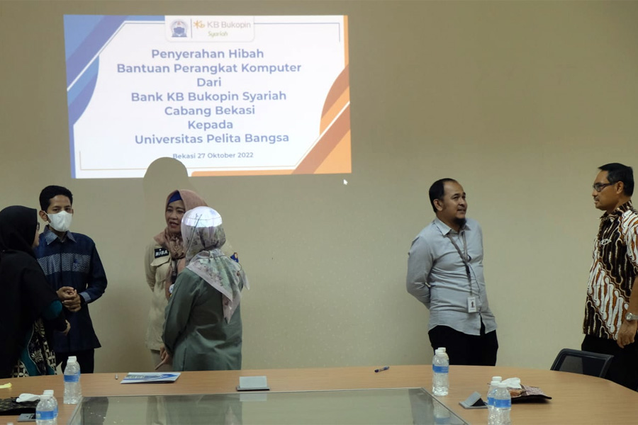 KB Bukopin Syariah Bekasi Hibahkan Lapton ke Universitas Pelita Bangsa