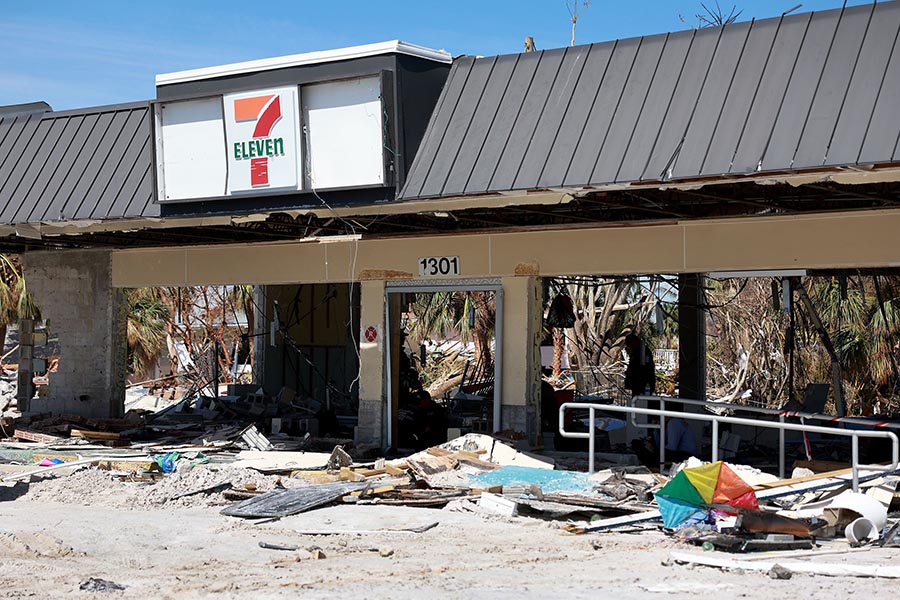 Korban Tewas Badai Ian di Florida Mencapai 100 orang 