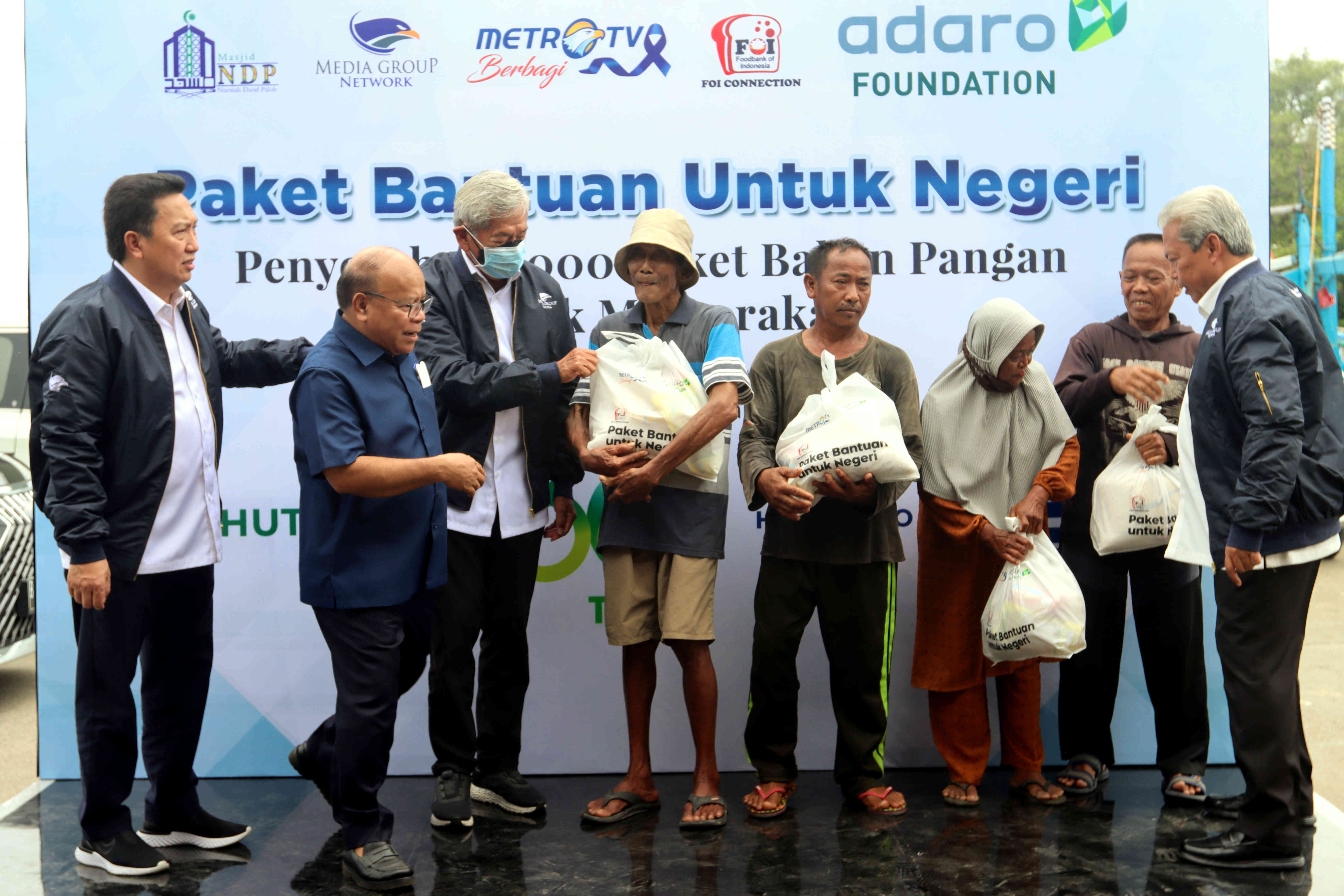 HUT Adaro dan Metro TV Donasi ke Masyarakat