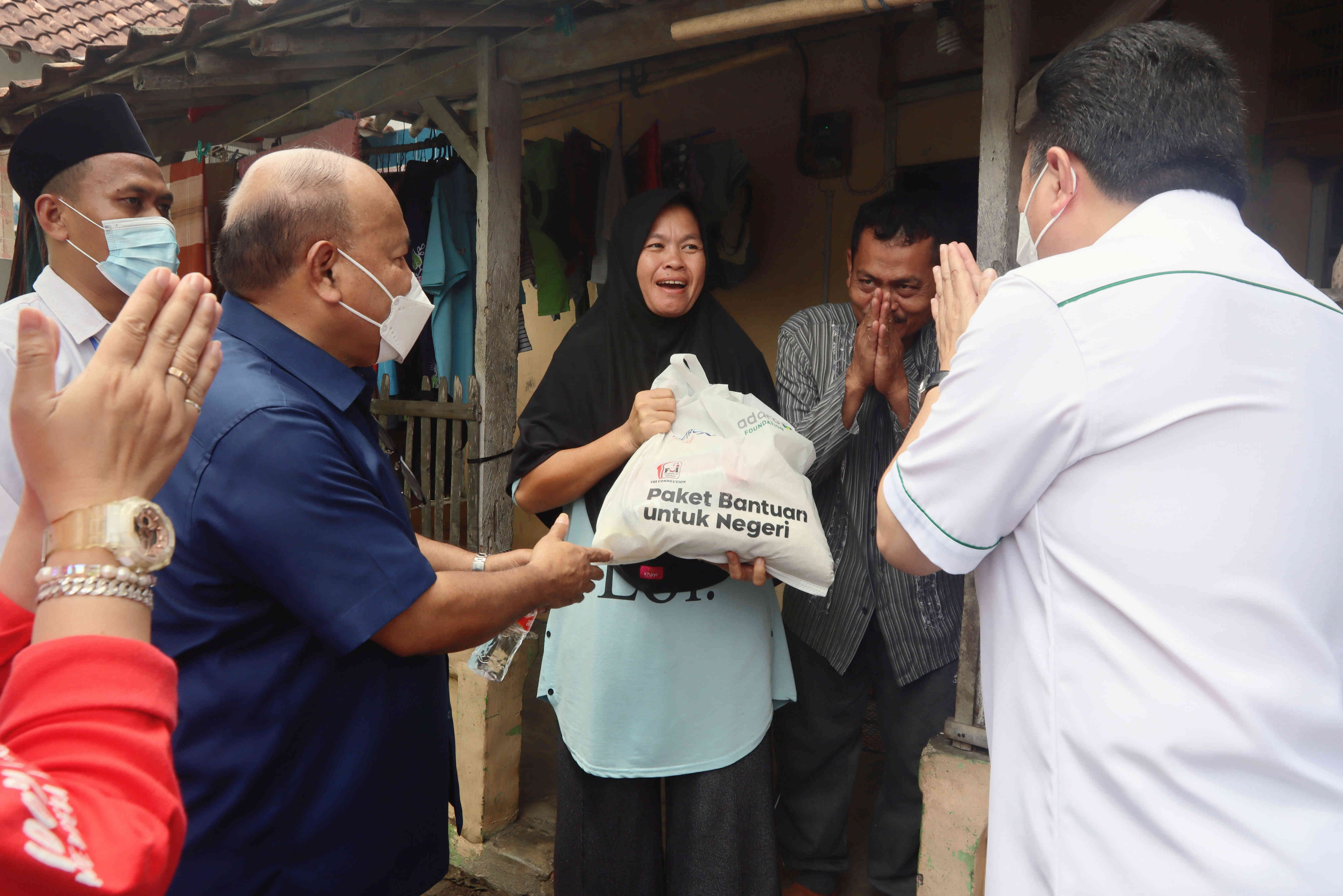 HUT Adaro dan Metro TV Donasi ke Masyarakat