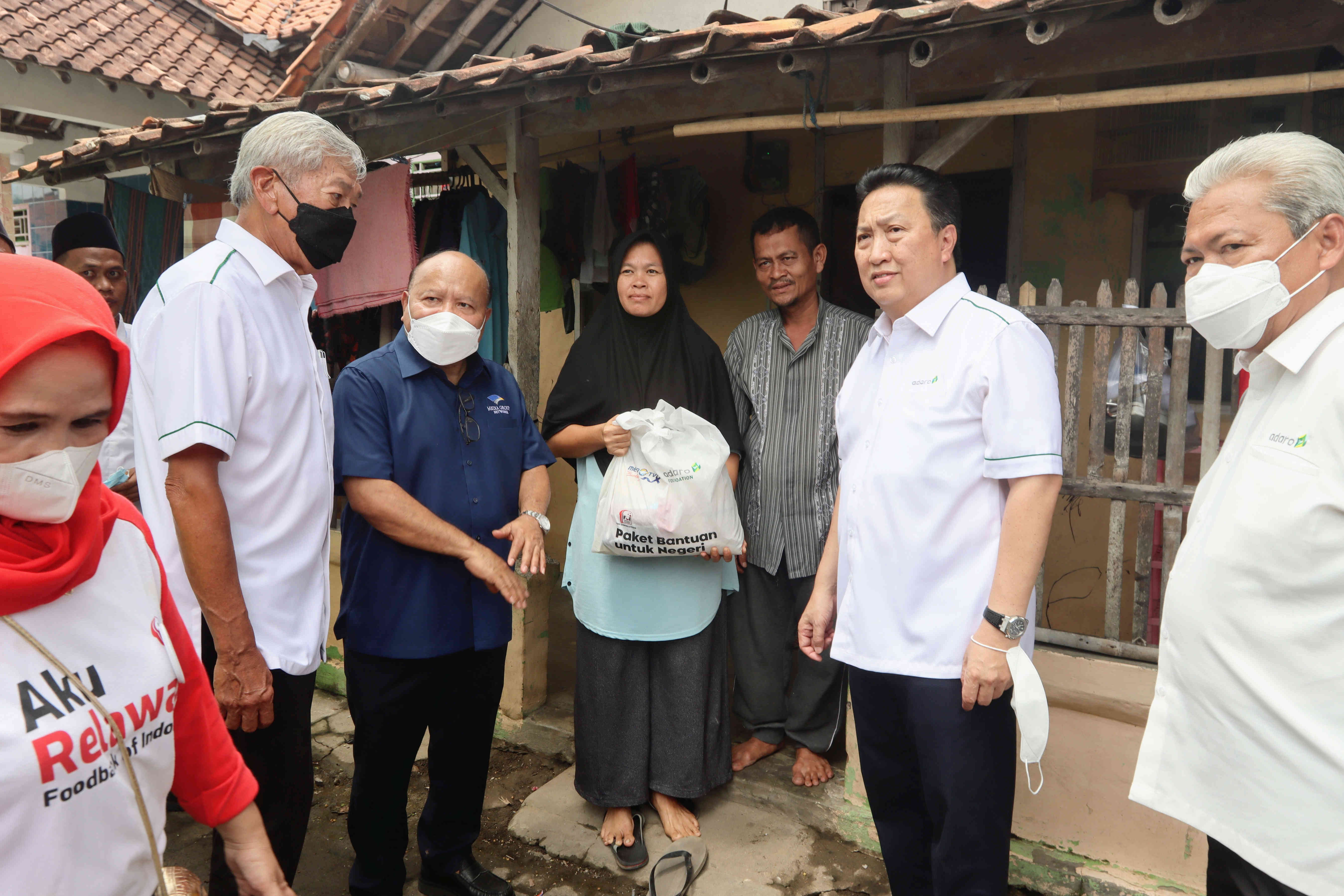 HUT Adaro dan Metro TV Donasi ke Masyarakat