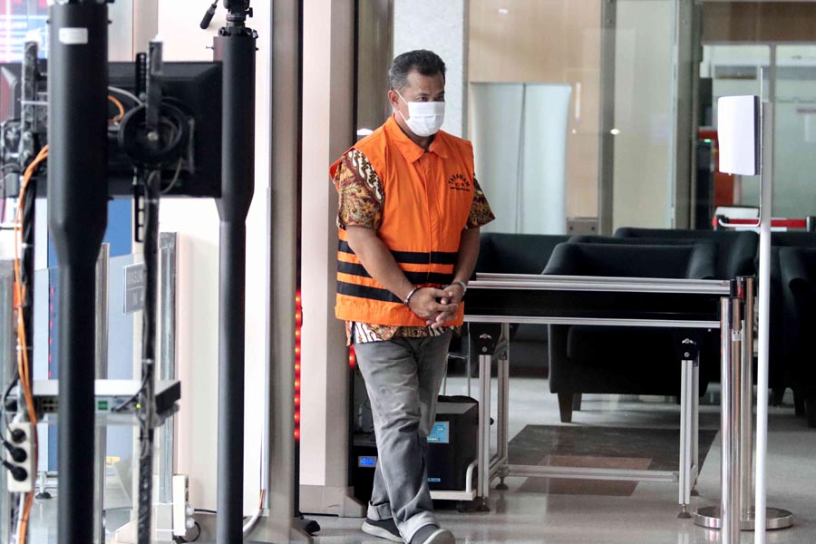 Pemeriksaan Tersangka Kasus Suap Kabupaten Pemalang