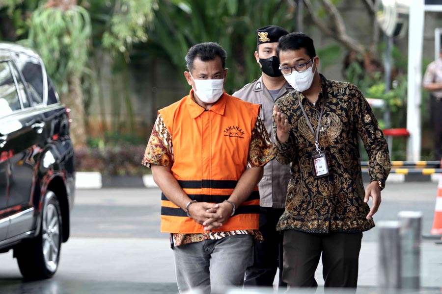 Pemeriksaan Tersangka Kasus Suap Kabupaten Pemalang